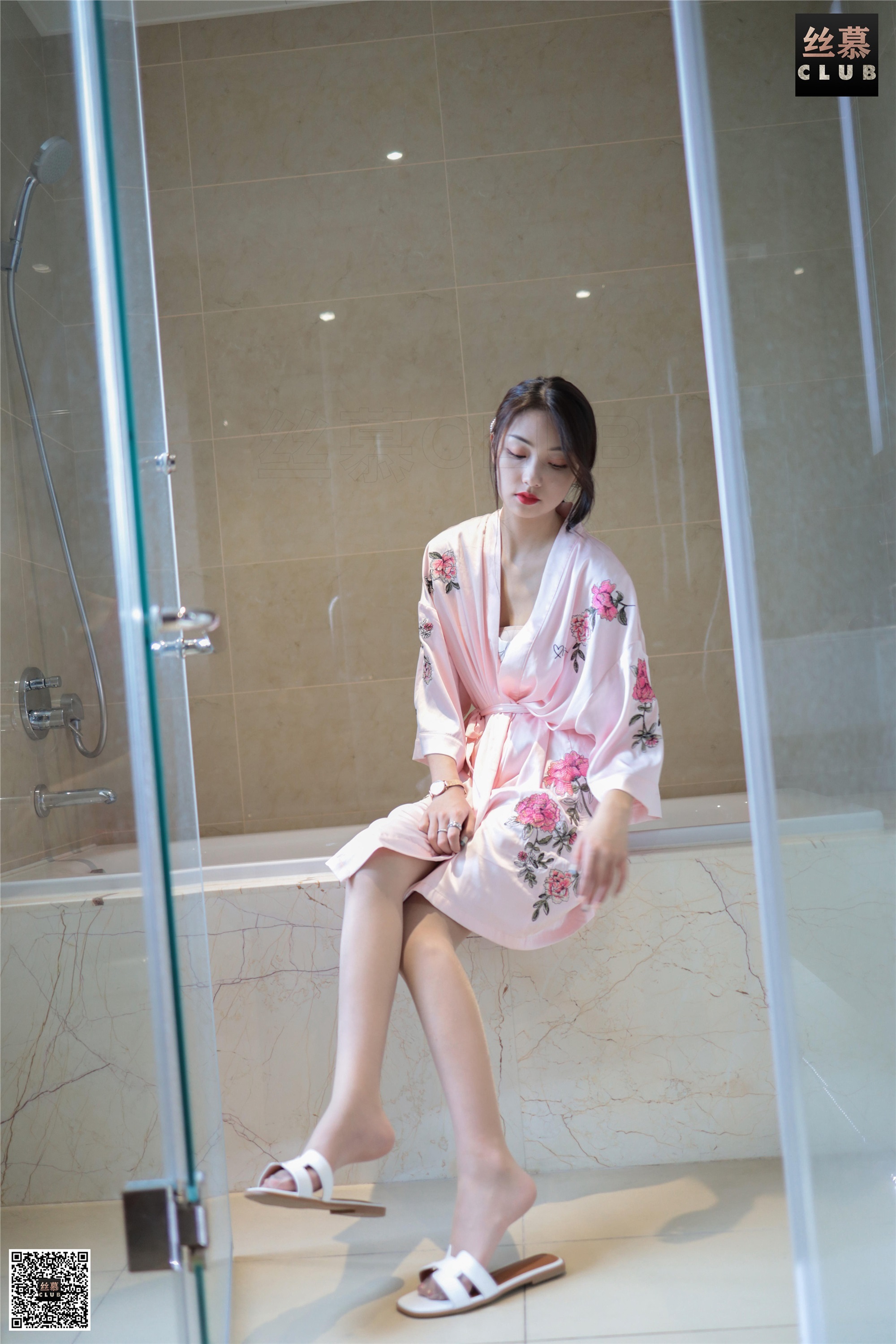 丝慕写真 SM074 天天一元 诗晴《诗晴-睡袍-浴缸》