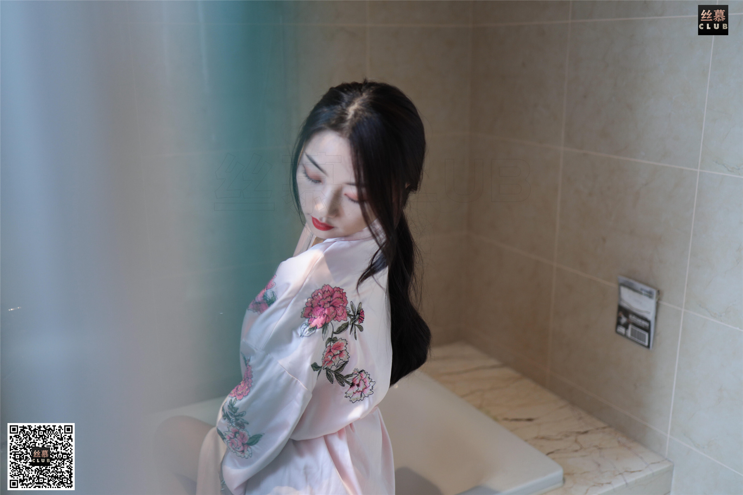 丝慕写真 SM074 天天一元 诗晴《诗晴-睡袍-浴缸》