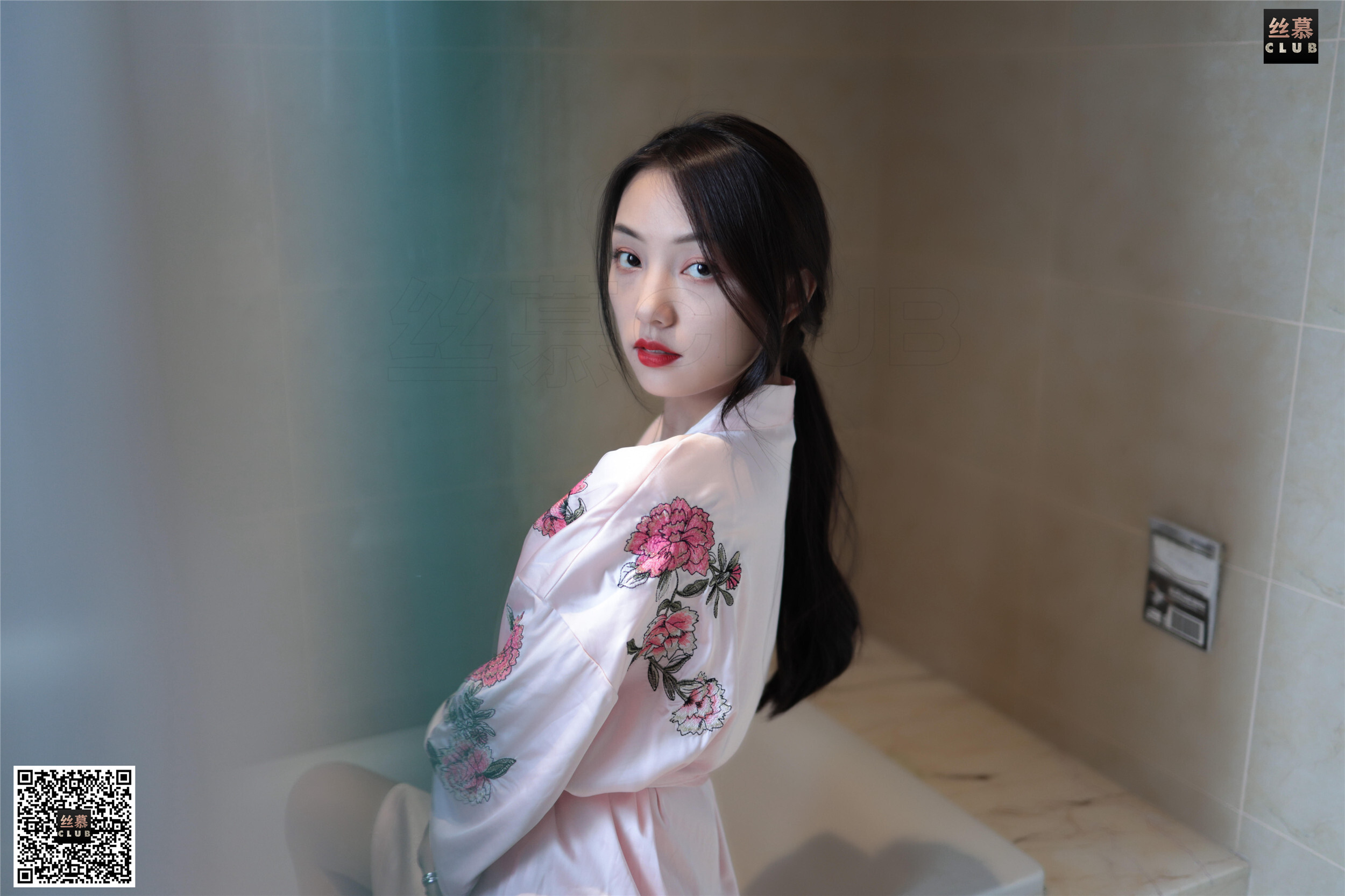 丝慕写真 SM074 天天一元 诗晴《诗晴-睡袍-浴缸》