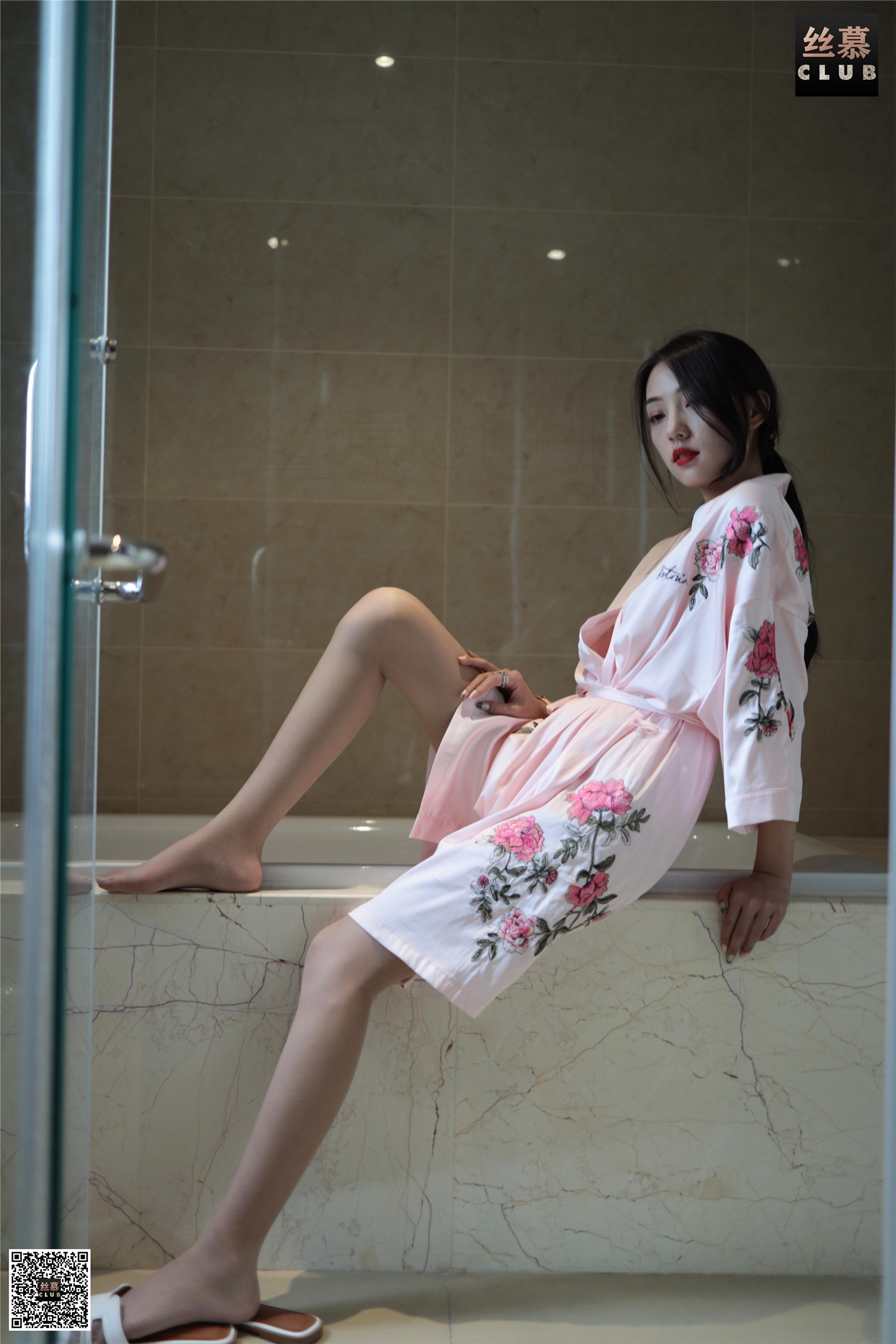 丝慕写真 SM074 天天一元 诗晴《诗晴-睡袍-浴缸》