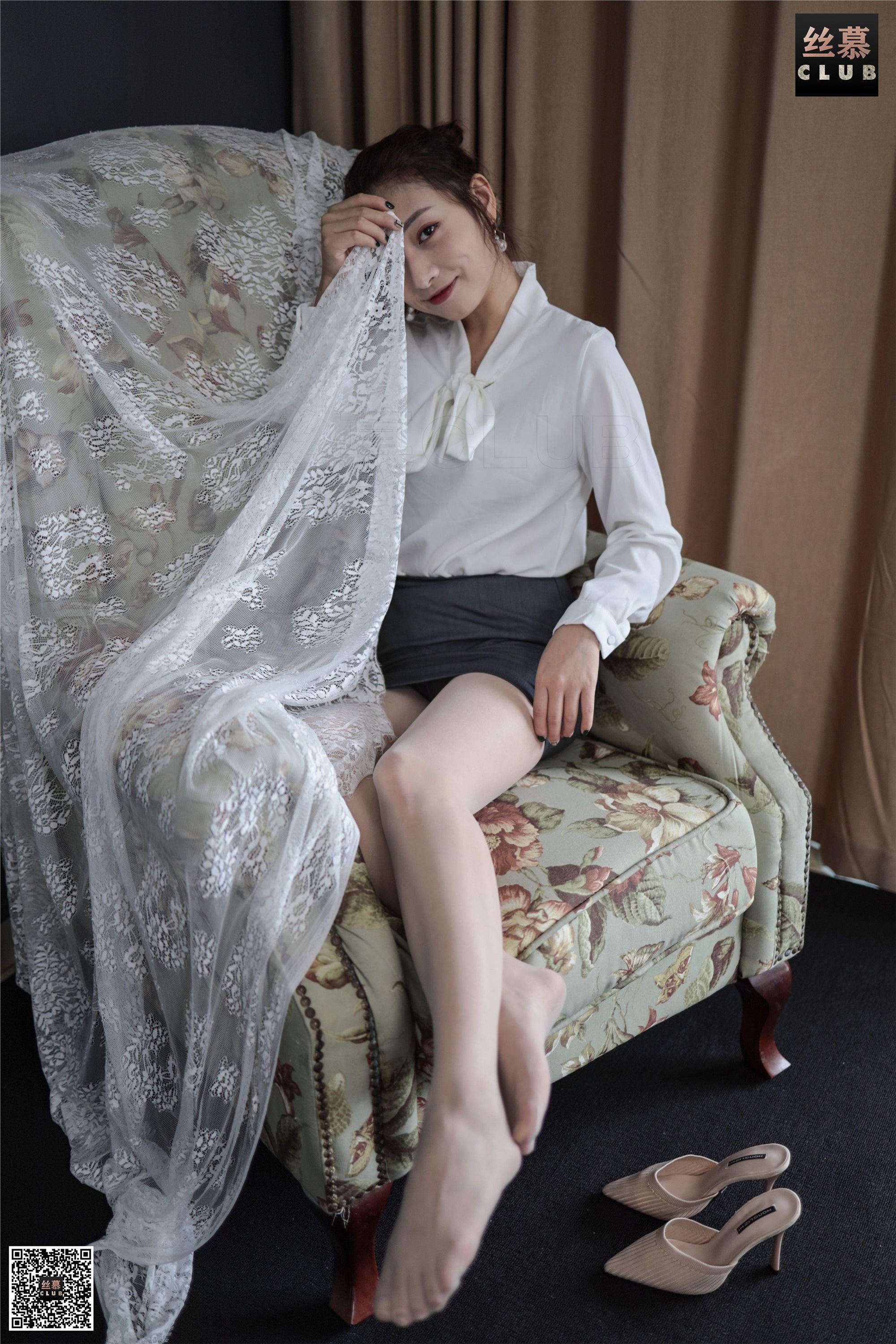 丝慕写真 SM081 天天一元《新模-温柔的小秘书》