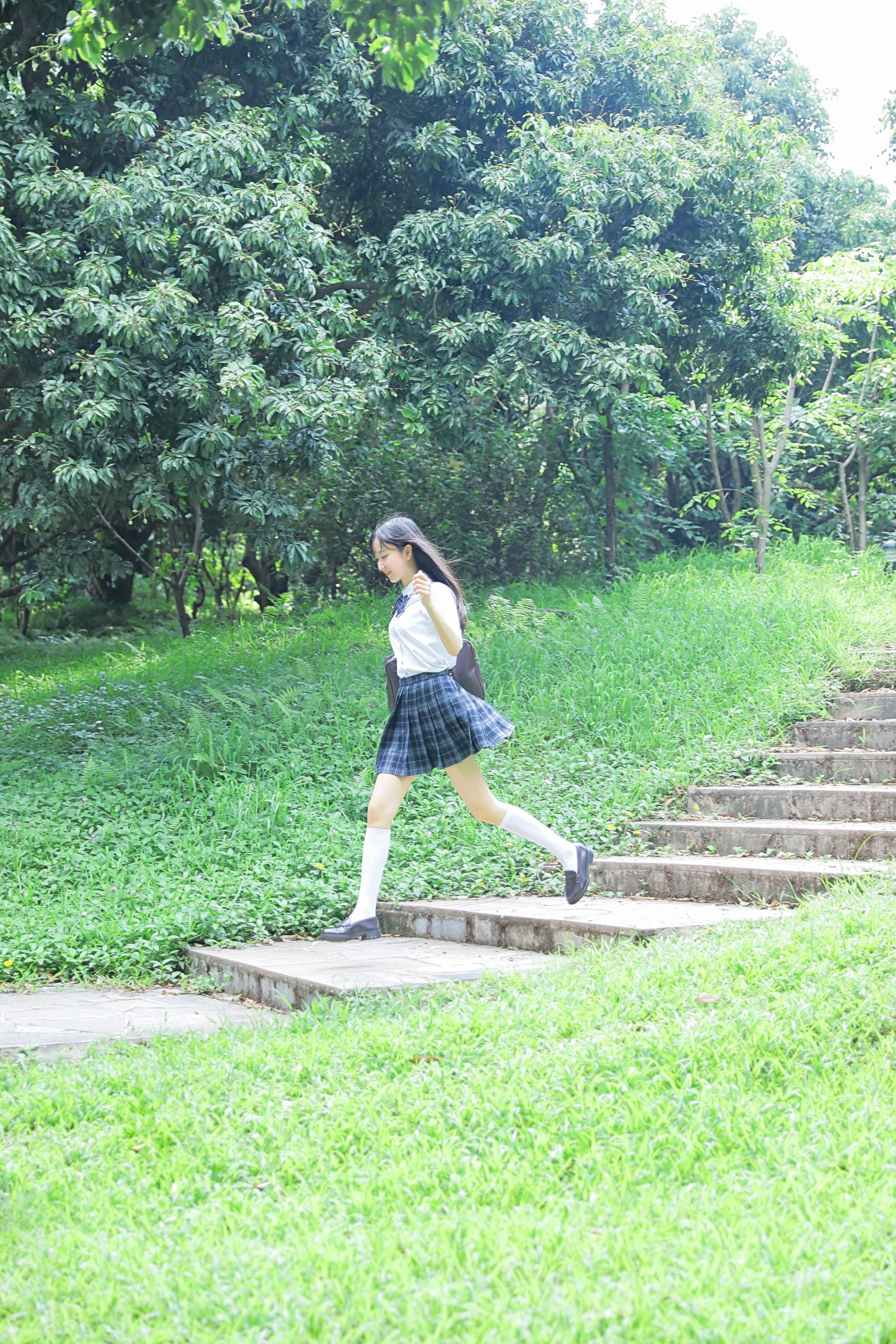 萌系小姐姐木绵绵OwO 上体育课啦