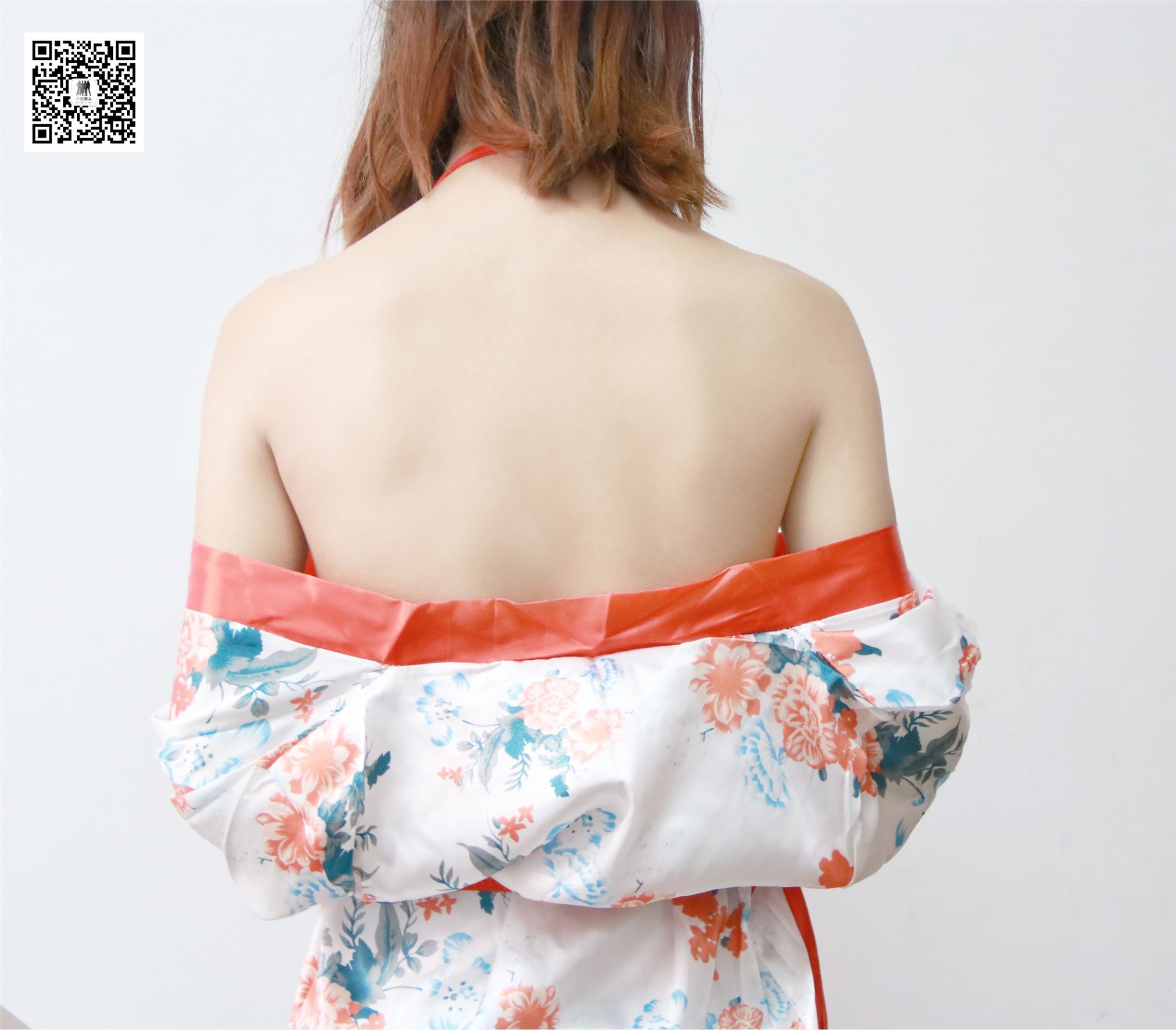 [全民丝影] 轻纱滑落肩头