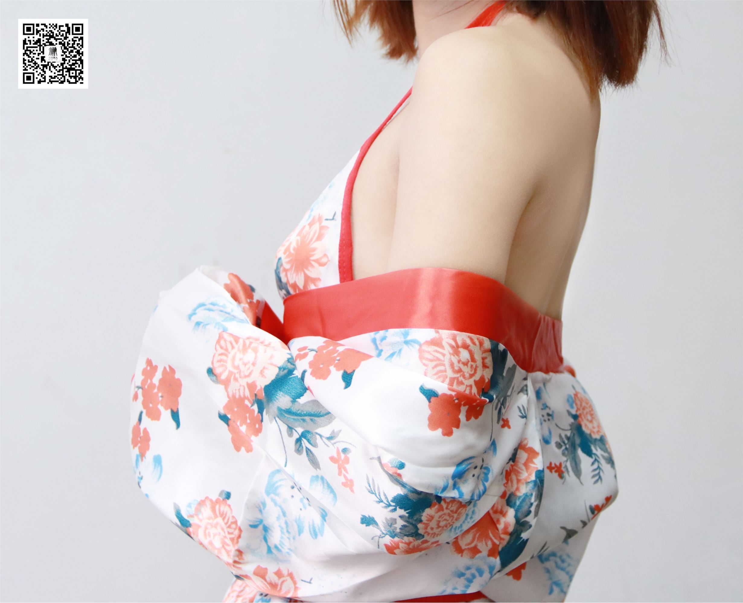 [全民丝影] 轻纱滑落肩头