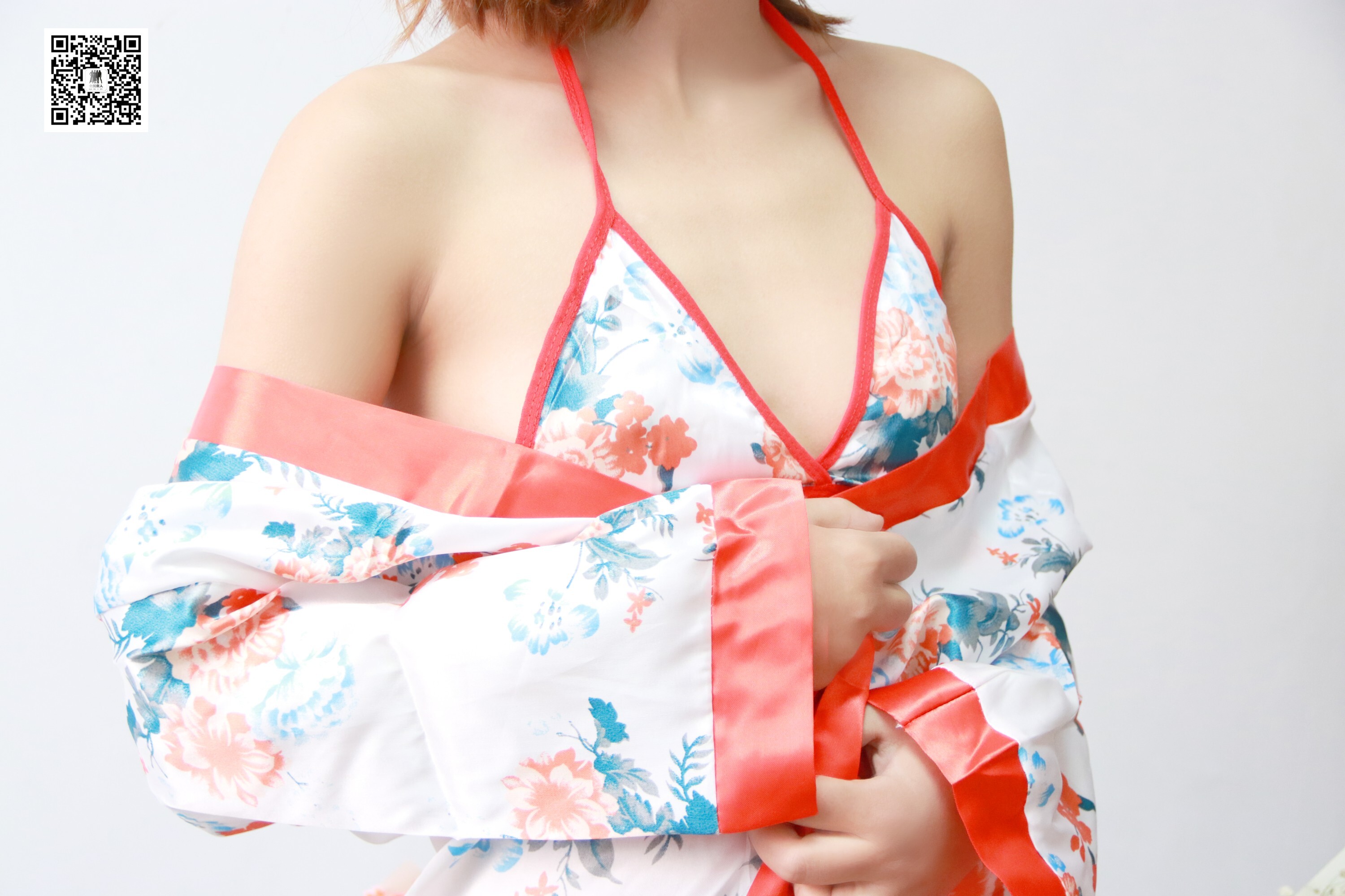 [全民丝影] 轻纱滑落肩头