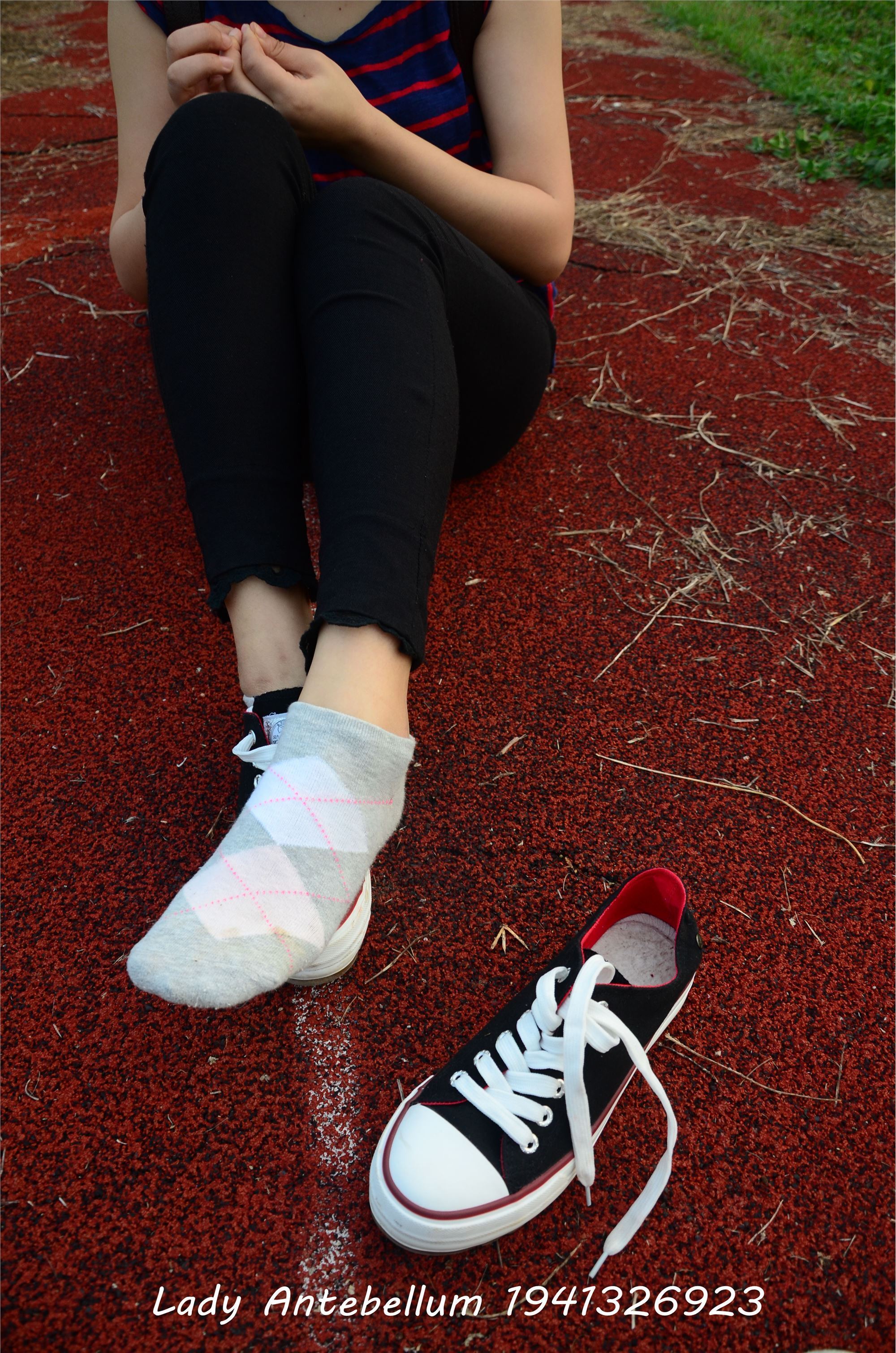 战前女神  恋足美腿棉袜女神级摄影套图 041