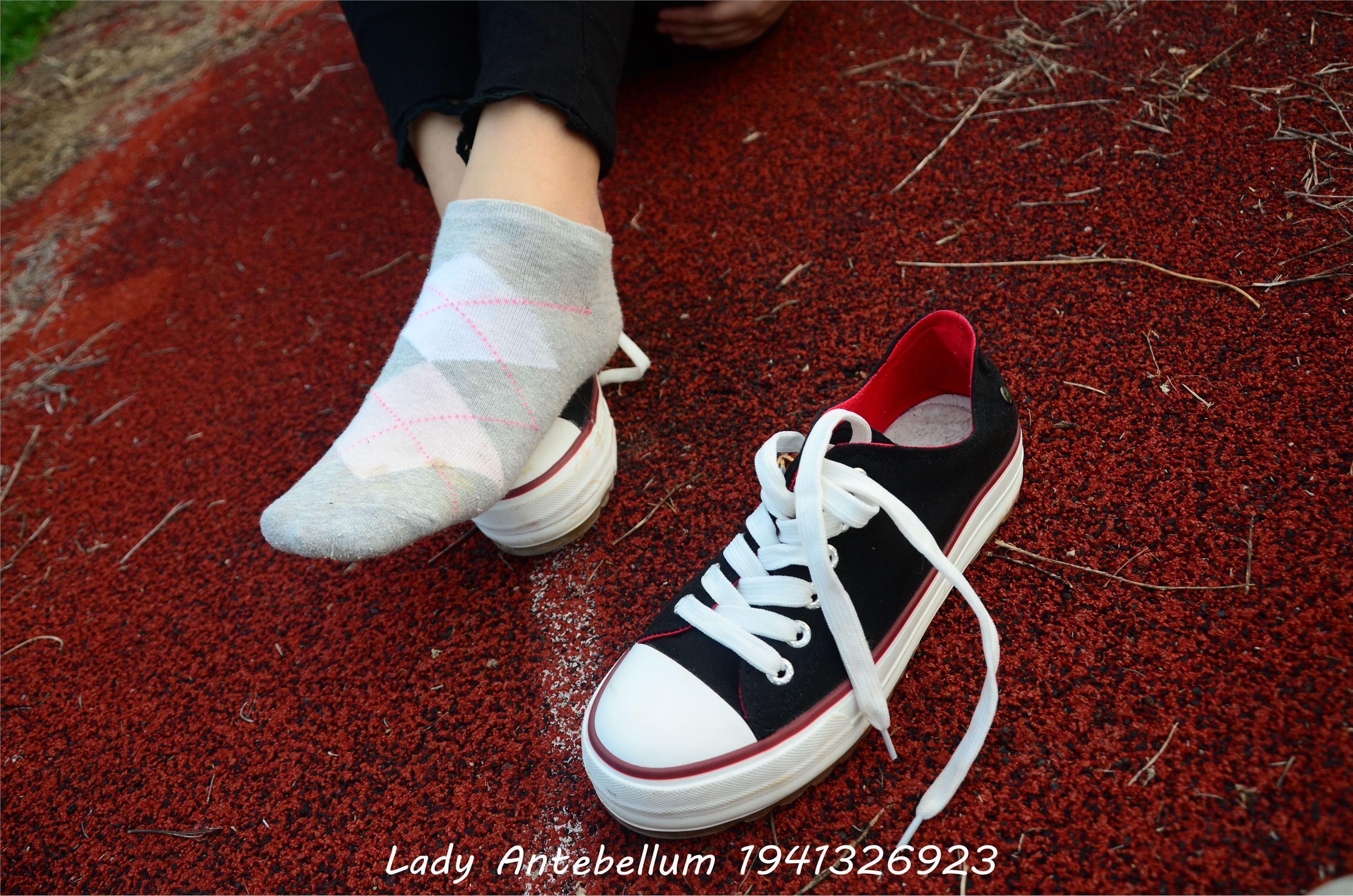 战前女神  恋足美腿棉袜女神级摄影套图 041