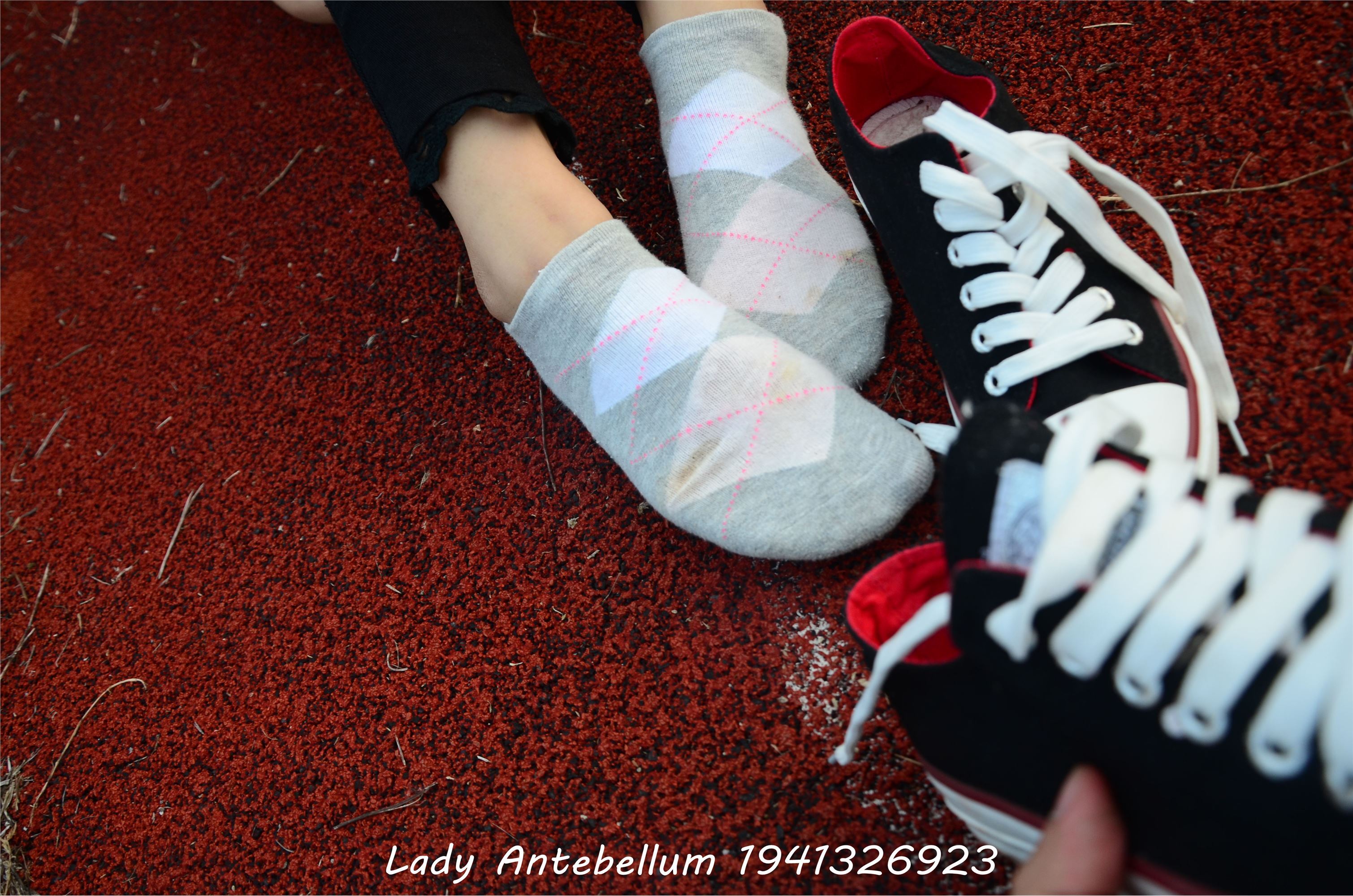 战前女神  恋足美腿棉袜女神级摄影套图 041