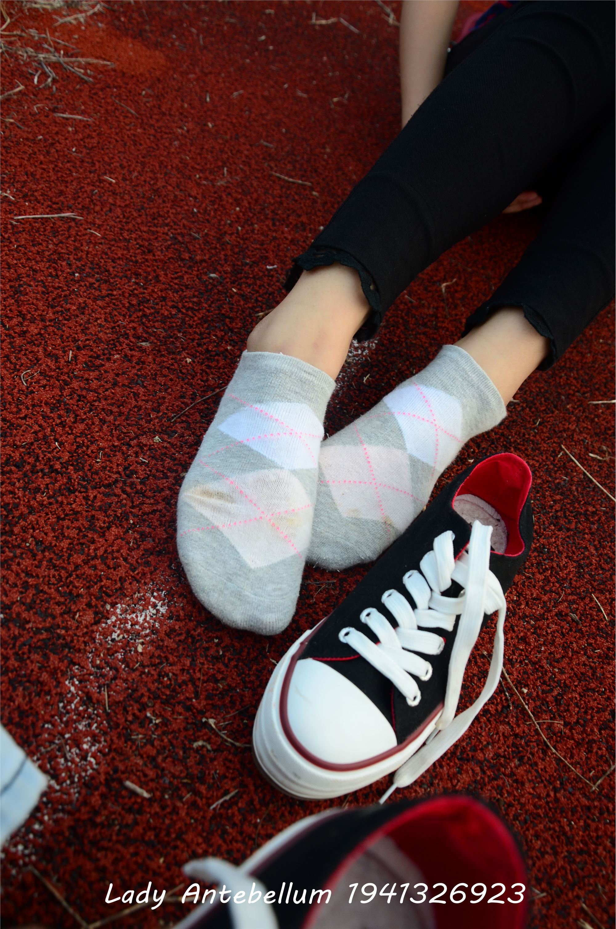 战前女神  恋足美腿棉袜女神级摄影套图 041