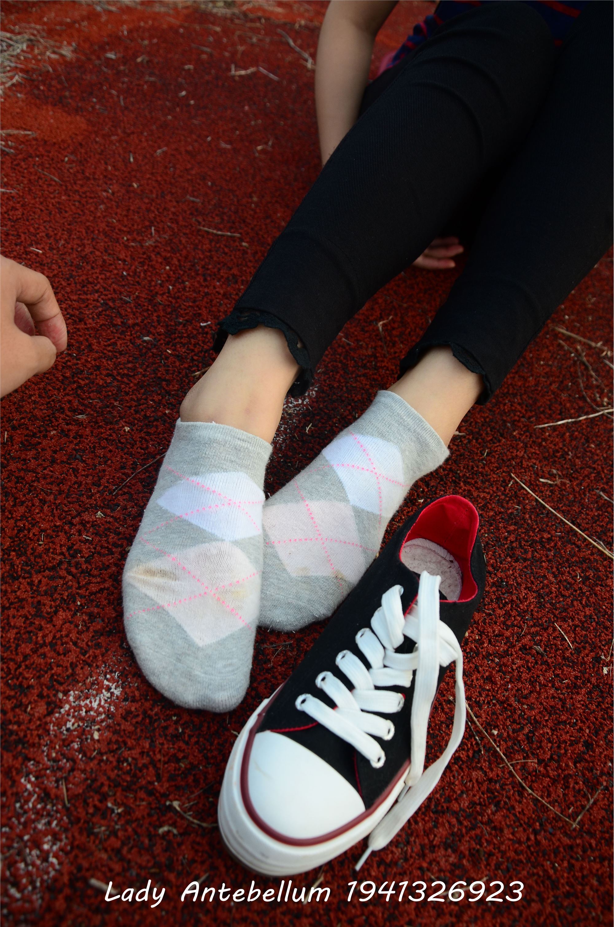 战前女神  恋足美腿棉袜女神级摄影套图 041