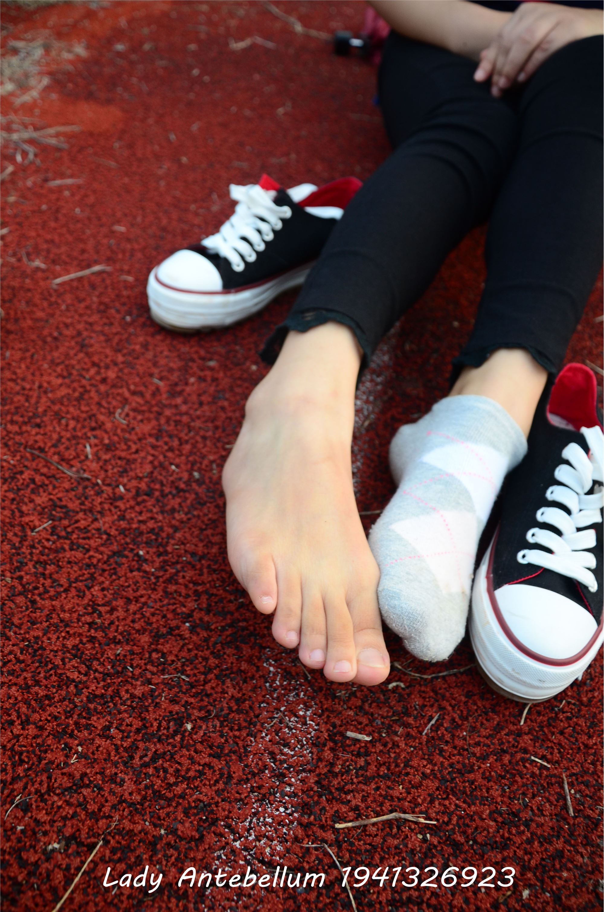 战前女神  恋足美腿棉袜女神级摄影套图 041