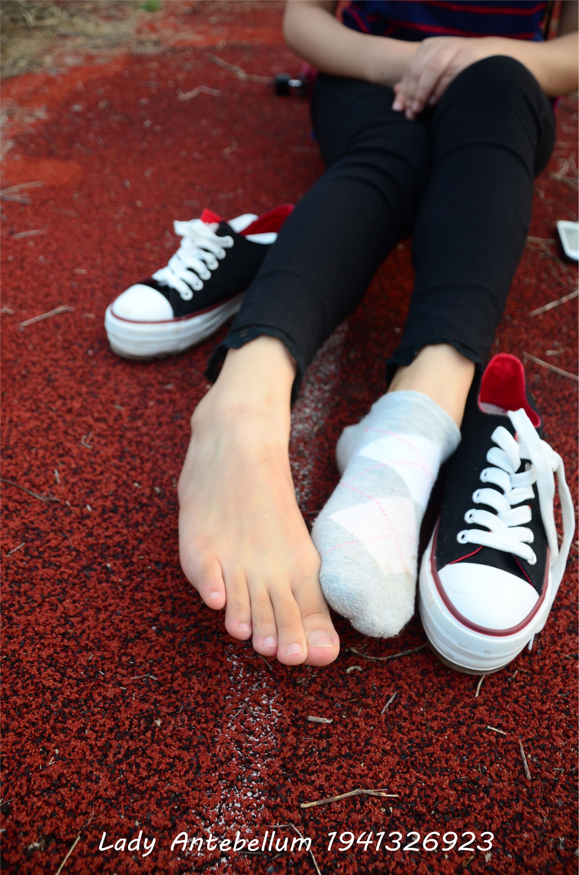 战前女神  恋足美腿棉袜女神级摄影套图 041