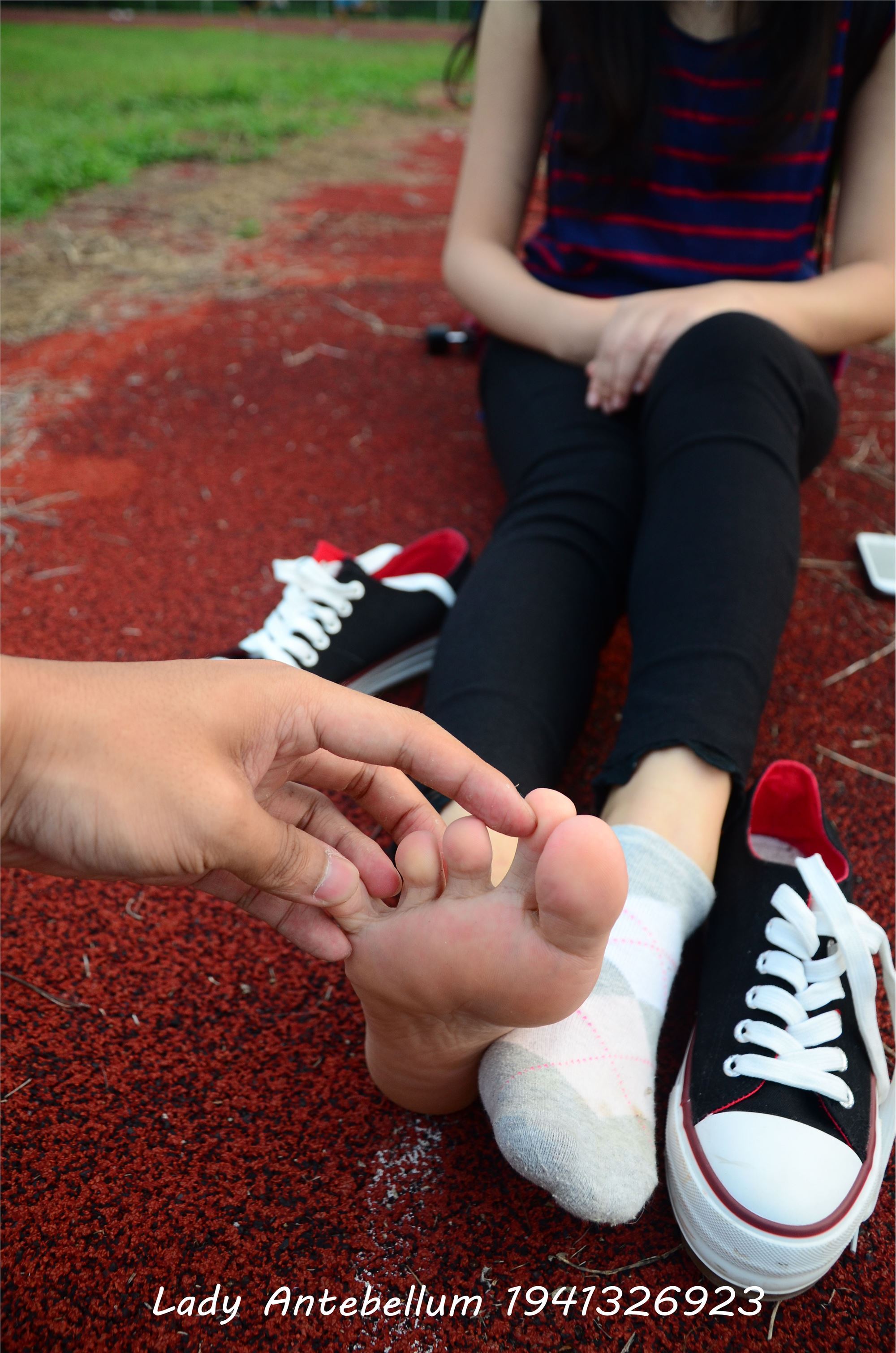 战前女神  恋足美腿棉袜女神级摄影套图 041