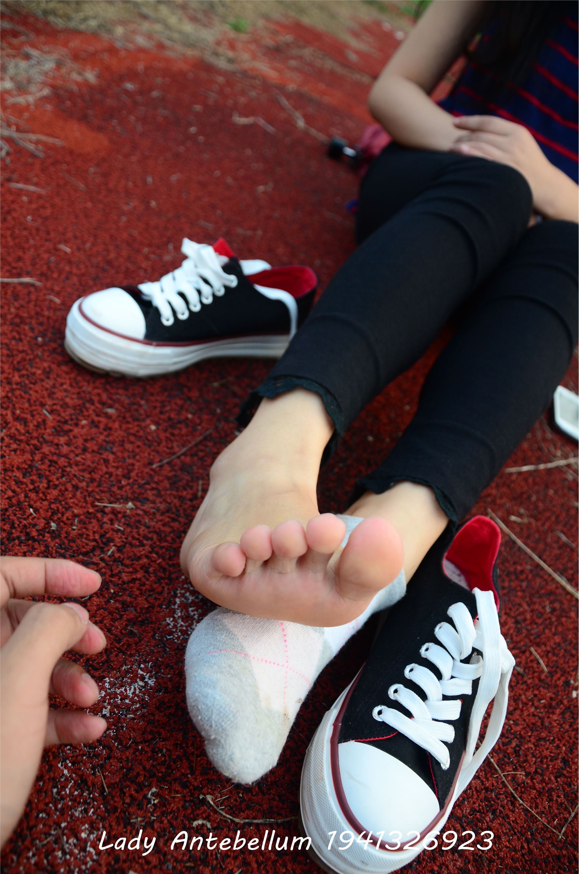 战前女神  恋足美腿棉袜女神级摄影套图 041