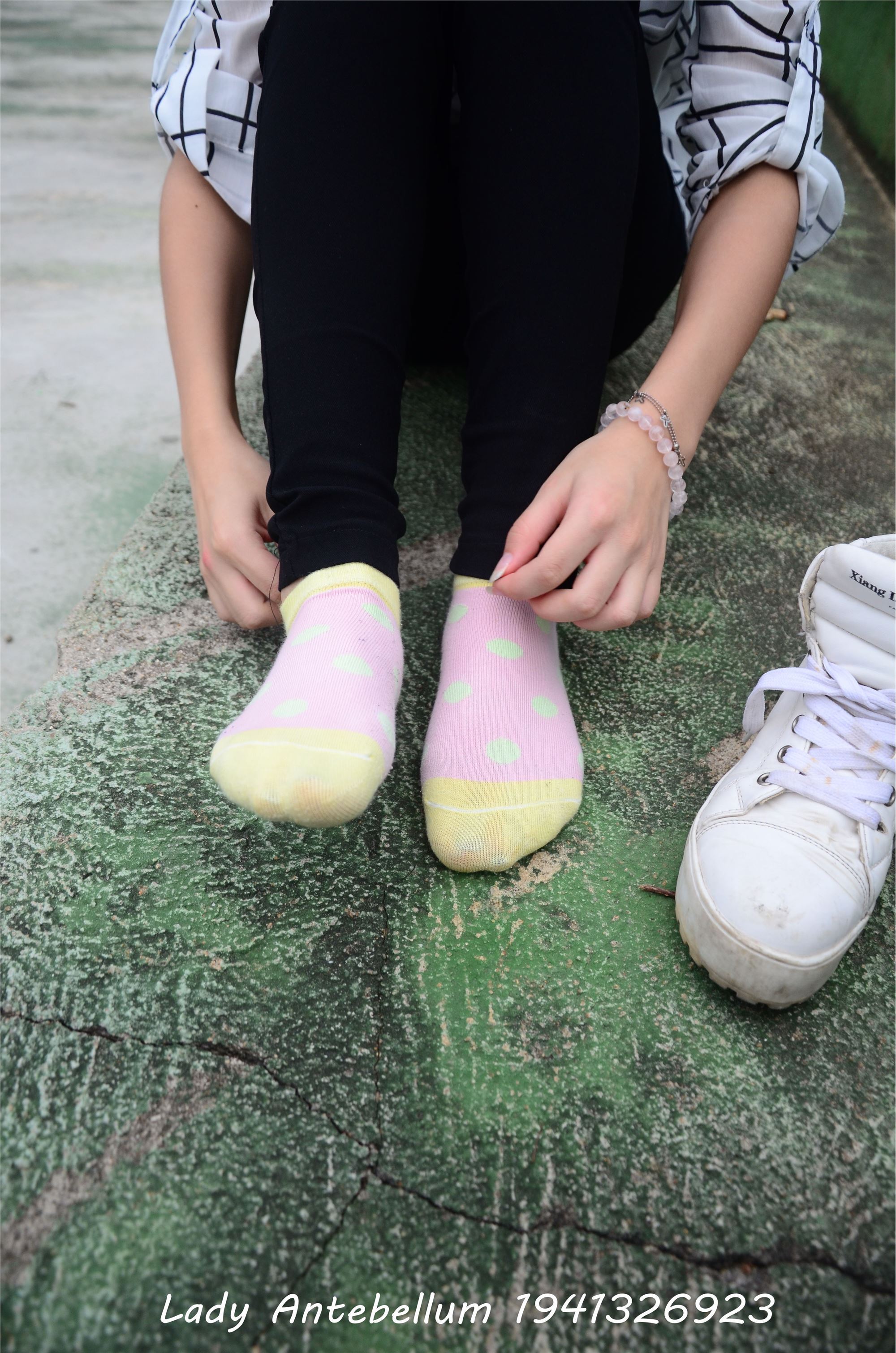 战前女神  恋足美腿棉袜女神级摄影套图 042