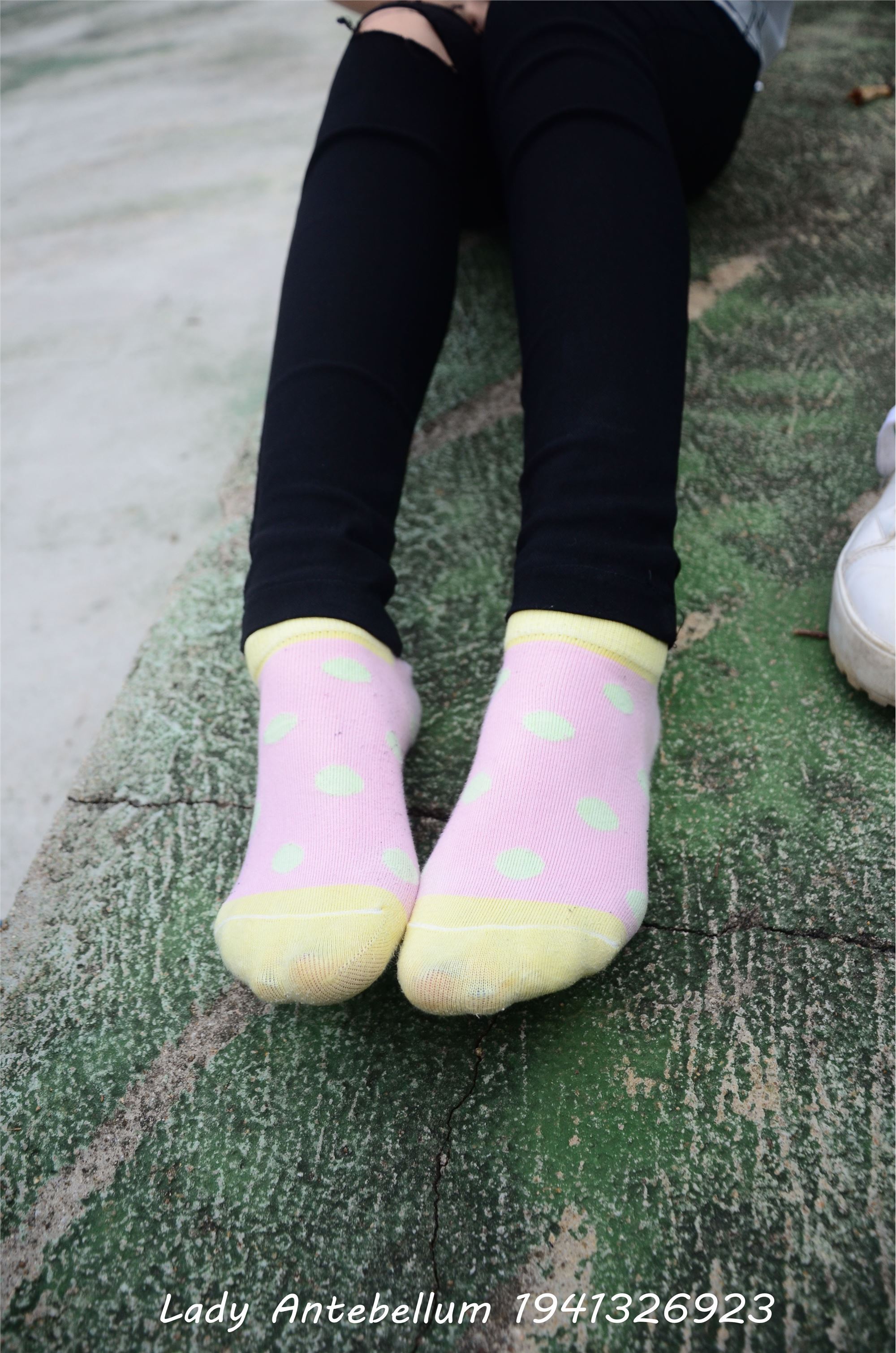 战前女神  恋足美腿棉袜女神级摄影套图 042