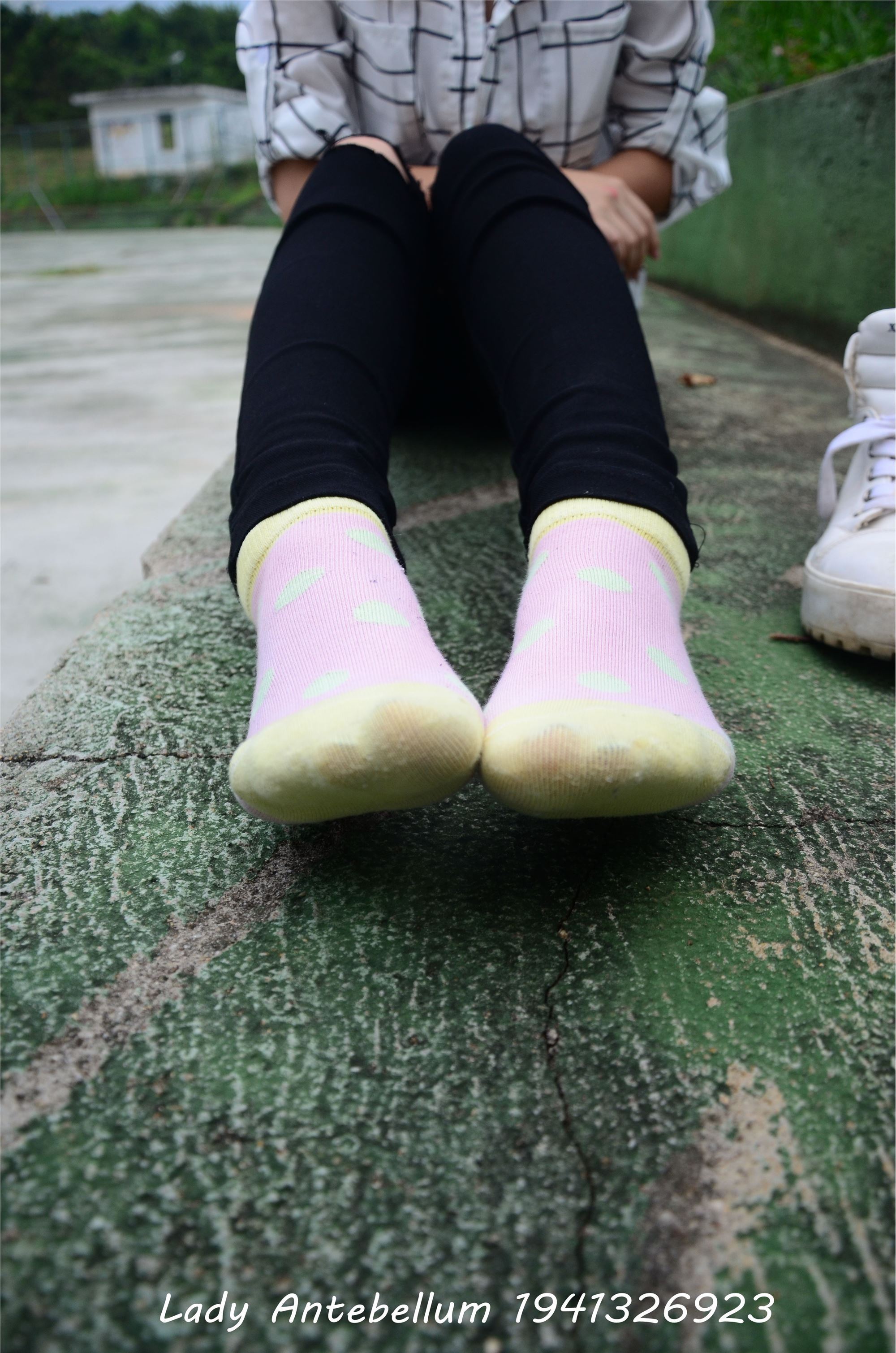 战前女神  恋足美腿棉袜女神级摄影套图 042