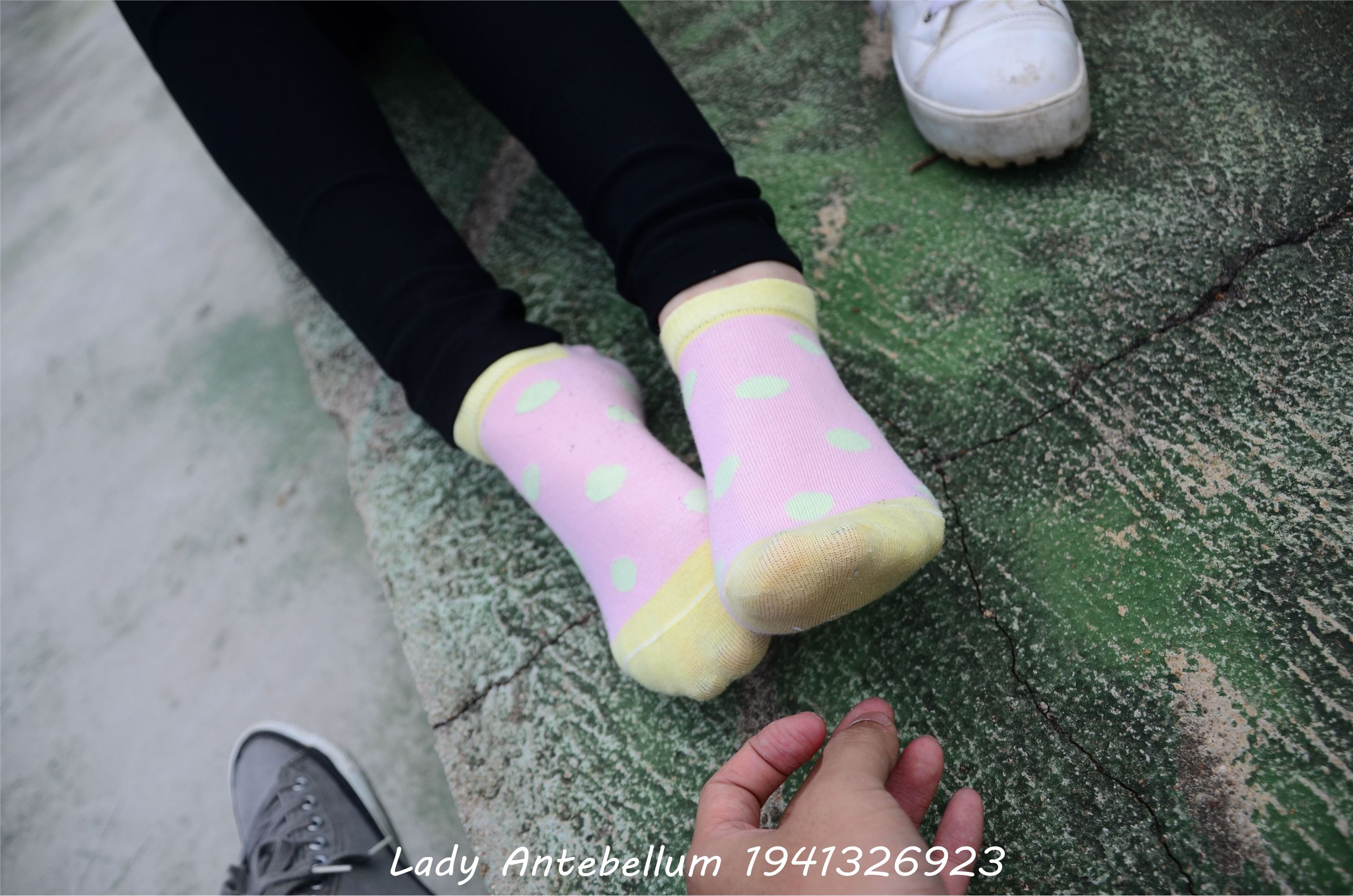 战前女神  恋足美腿棉袜女神级摄影套图 042