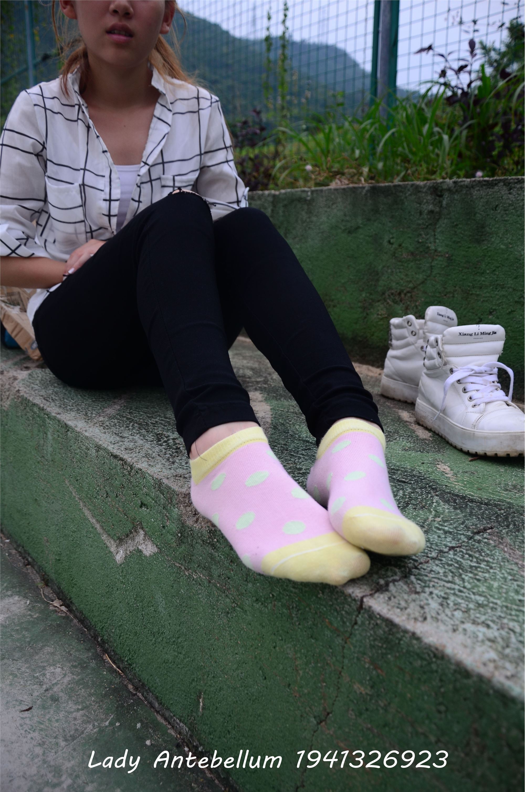 战前女神  恋足美腿棉袜女神级摄影套图 042