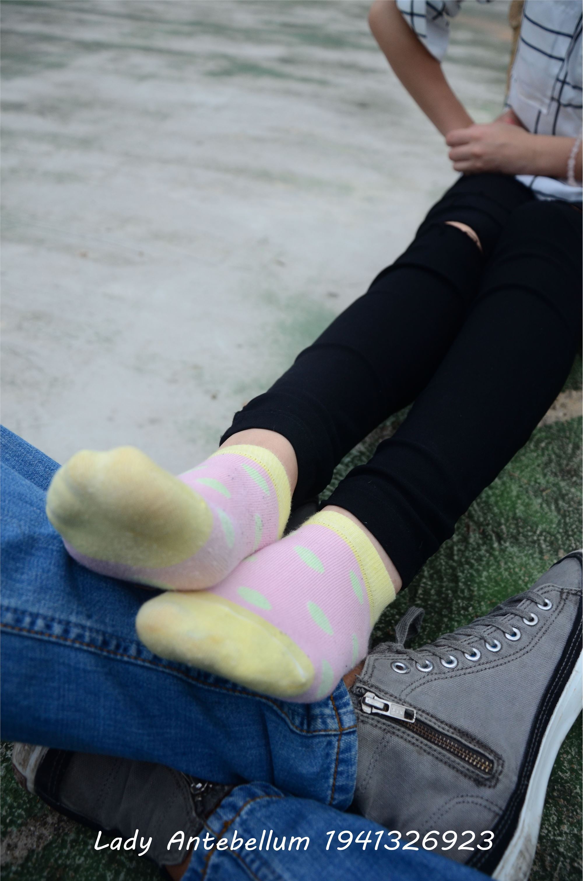 战前女神  恋足美腿棉袜女神级摄影套图 042