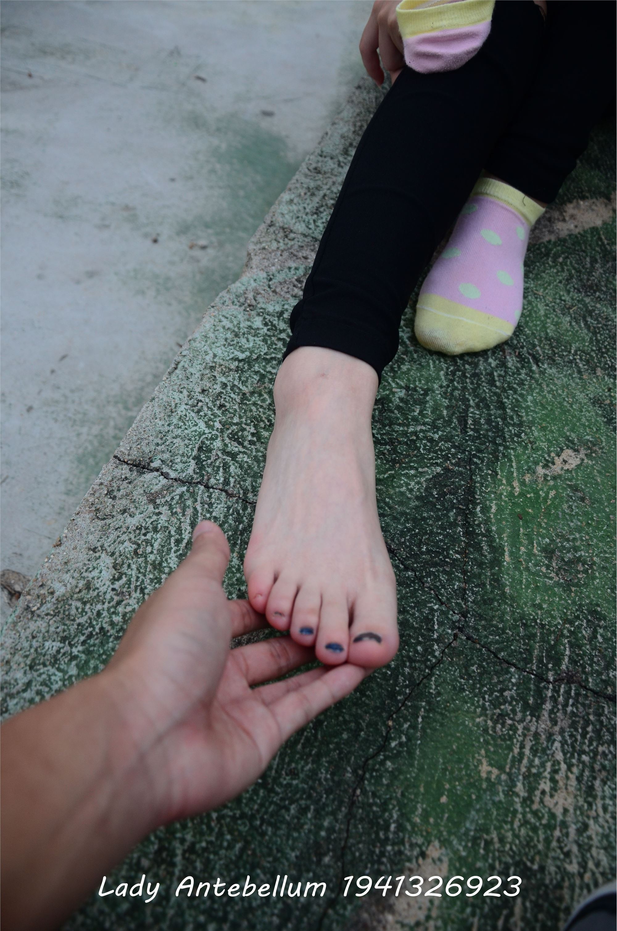 战前女神  恋足美腿棉袜女神级摄影套图 042