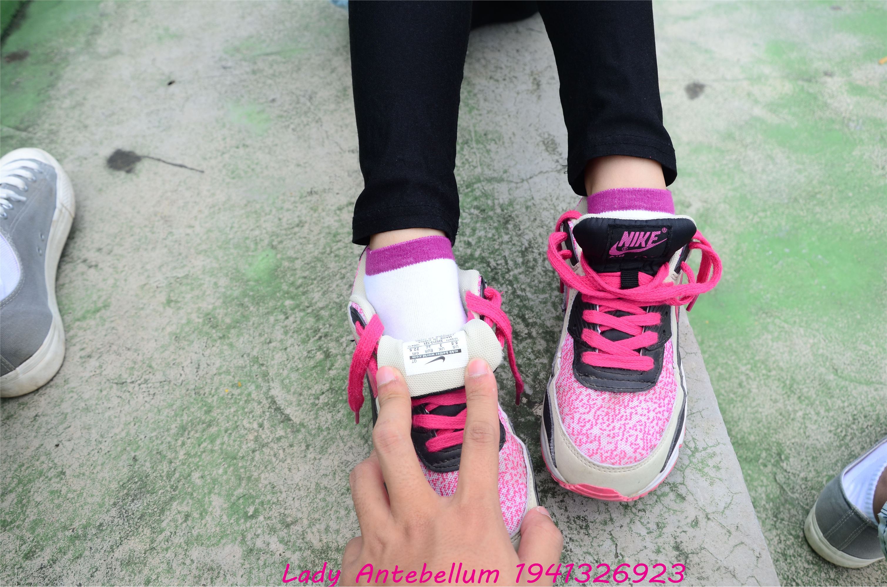 战前女神  恋足美腿棉袜女神级摄影套图 045