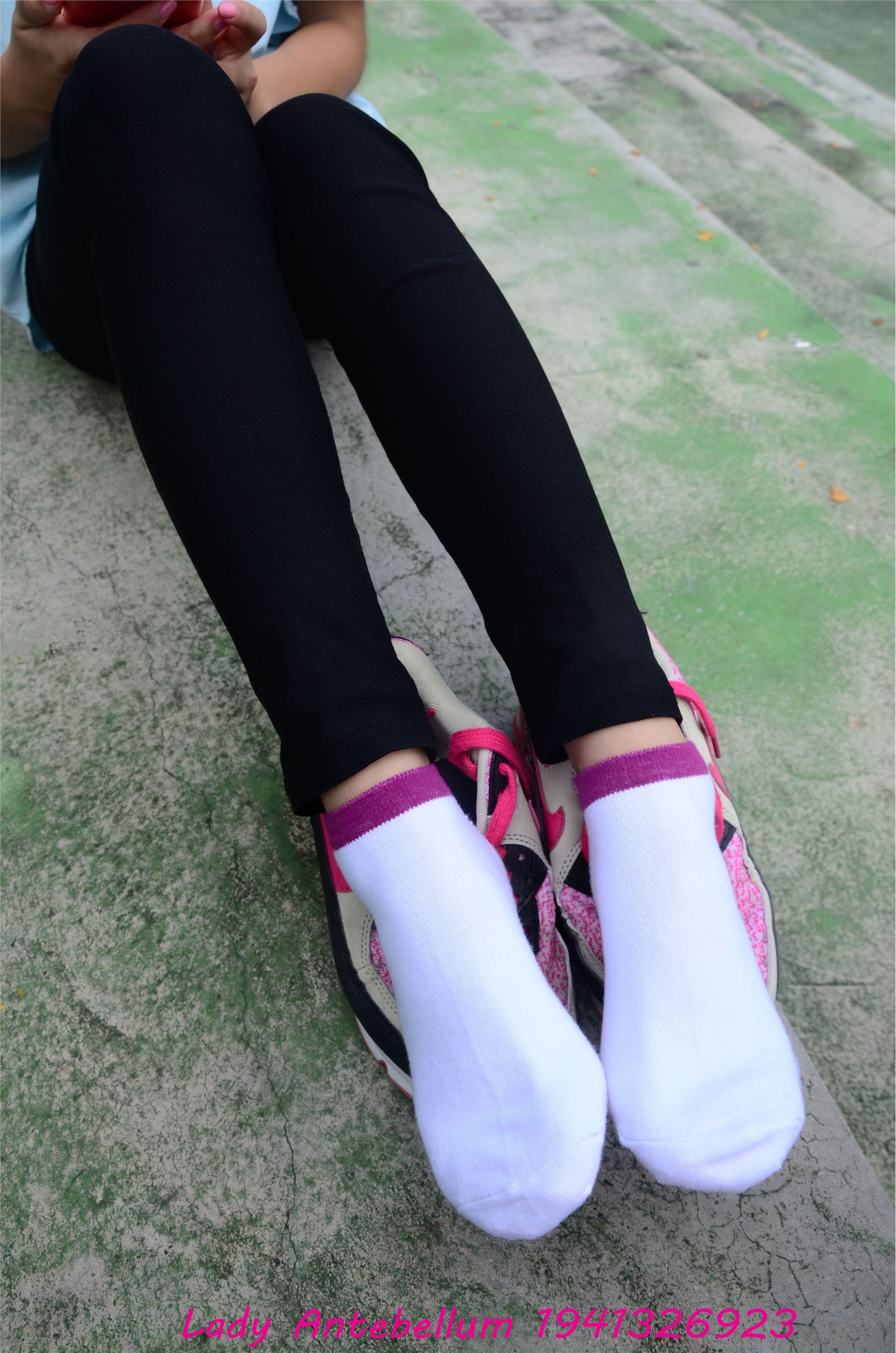 战前女神  恋足美腿棉袜女神级摄影套图 045