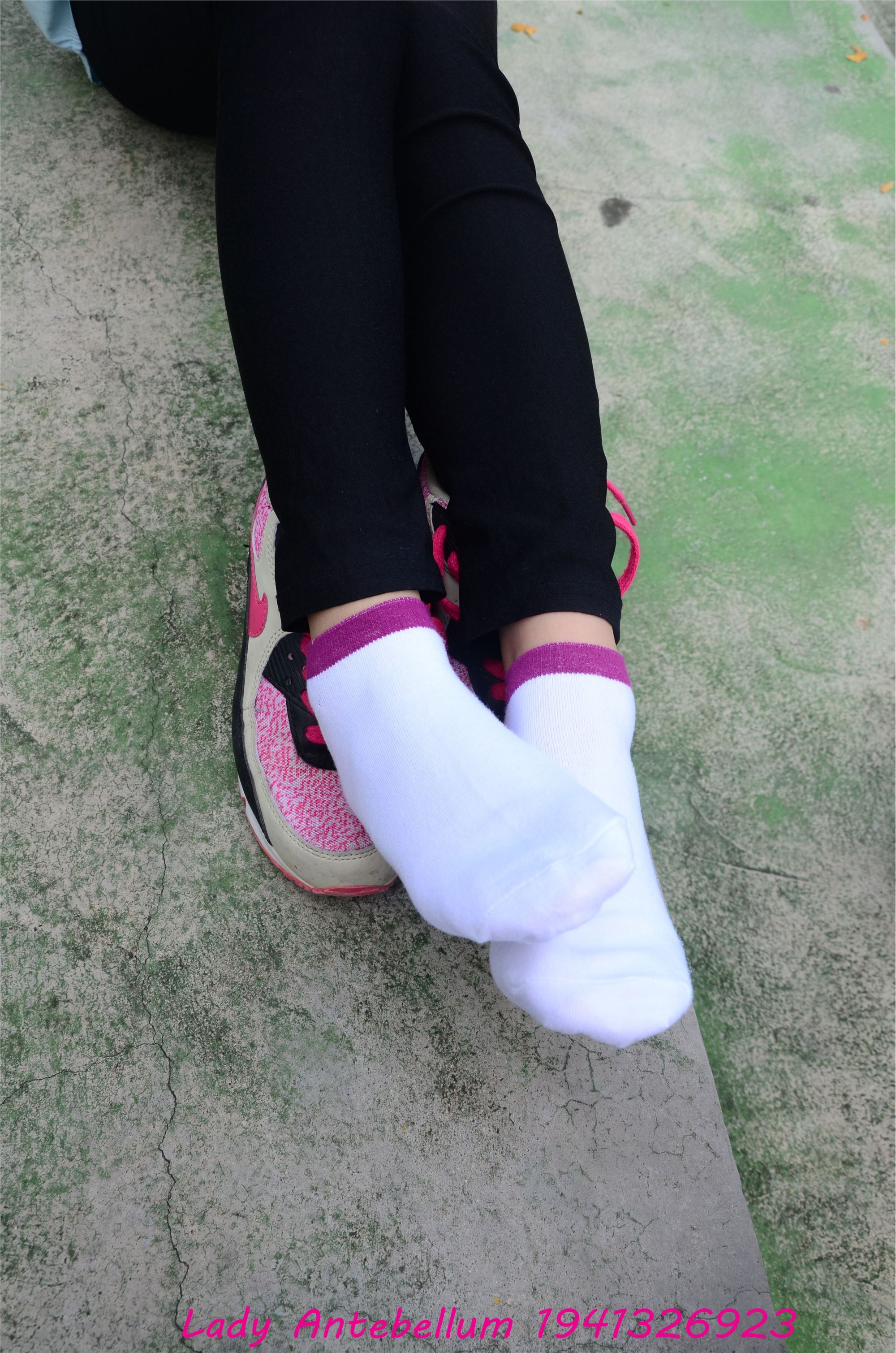 战前女神  恋足美腿棉袜女神级摄影套图 045