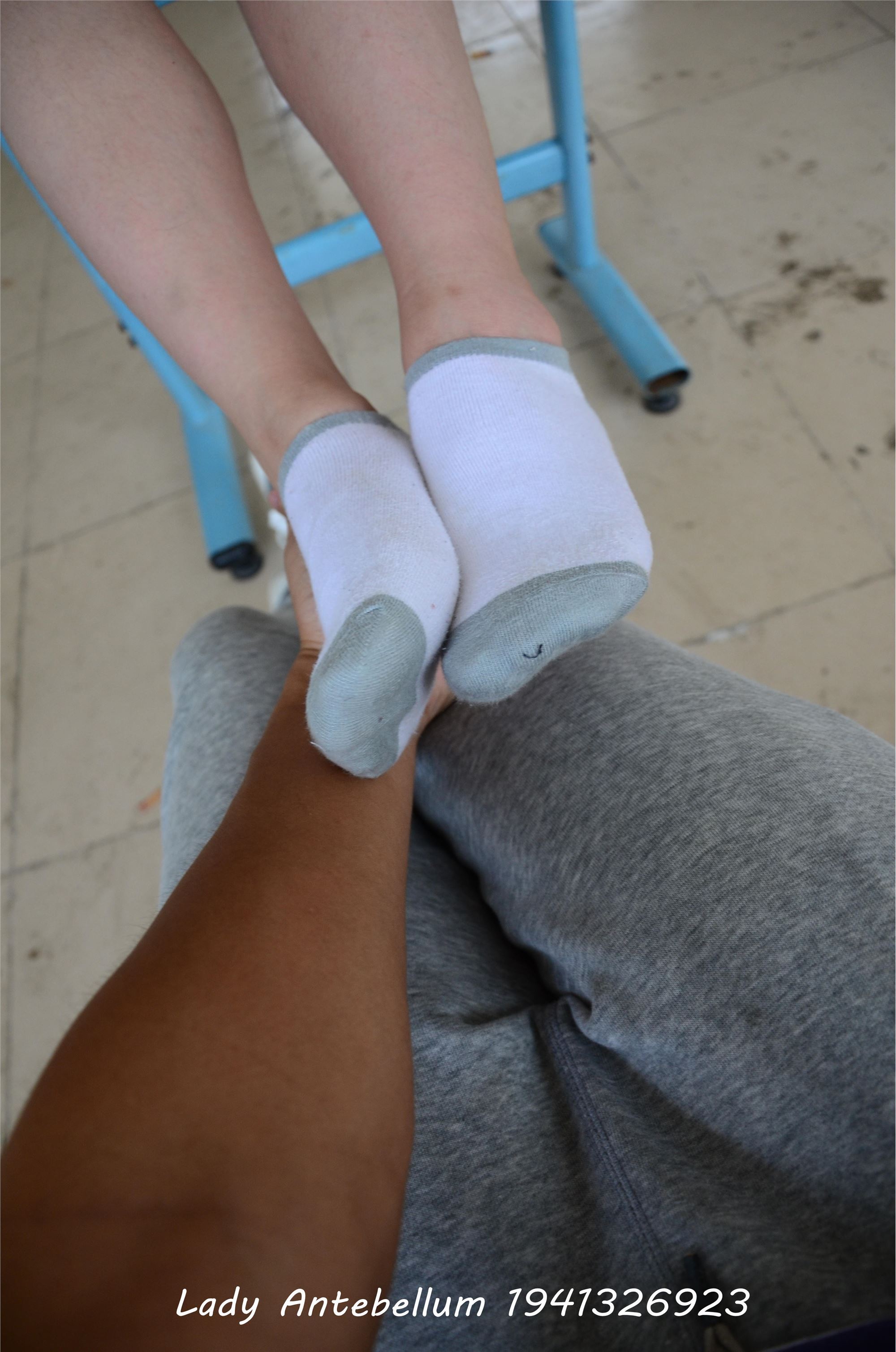 战前女神  恋足美腿棉袜女神级摄影套图 046