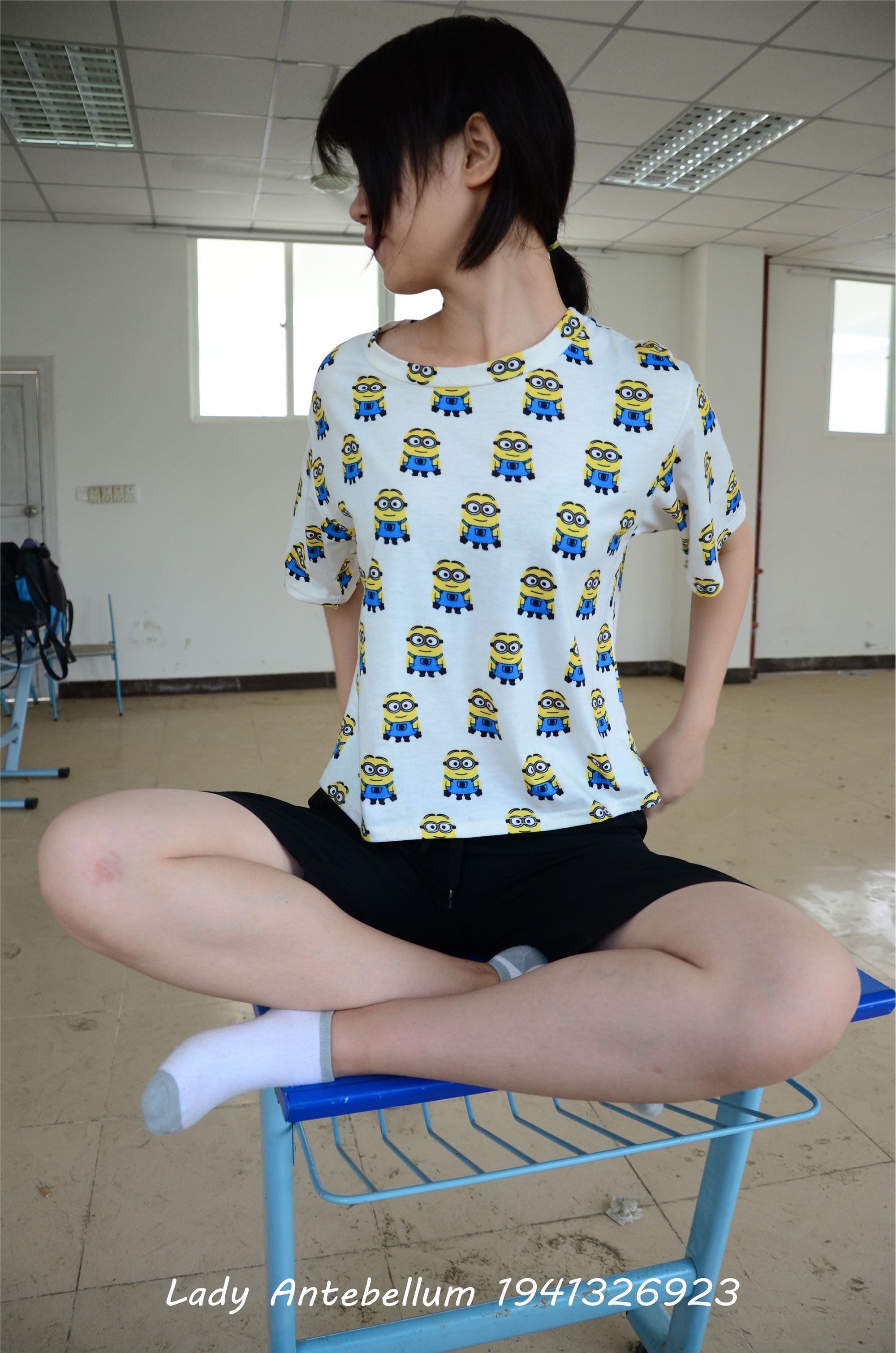 战前女神  恋足美腿棉袜女神级摄影套图 046