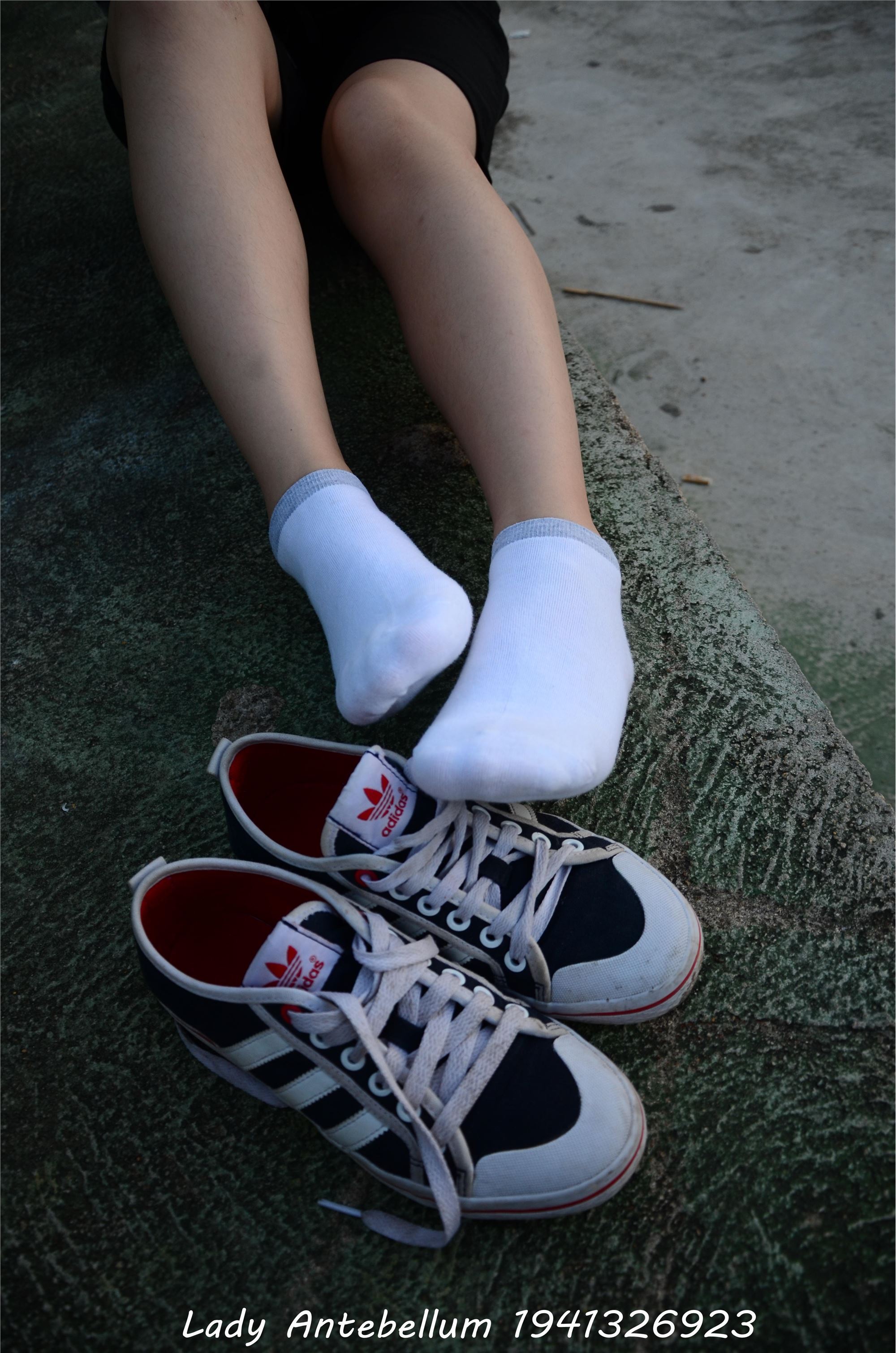 战前女神  恋足美腿棉袜女神级摄影套图 047