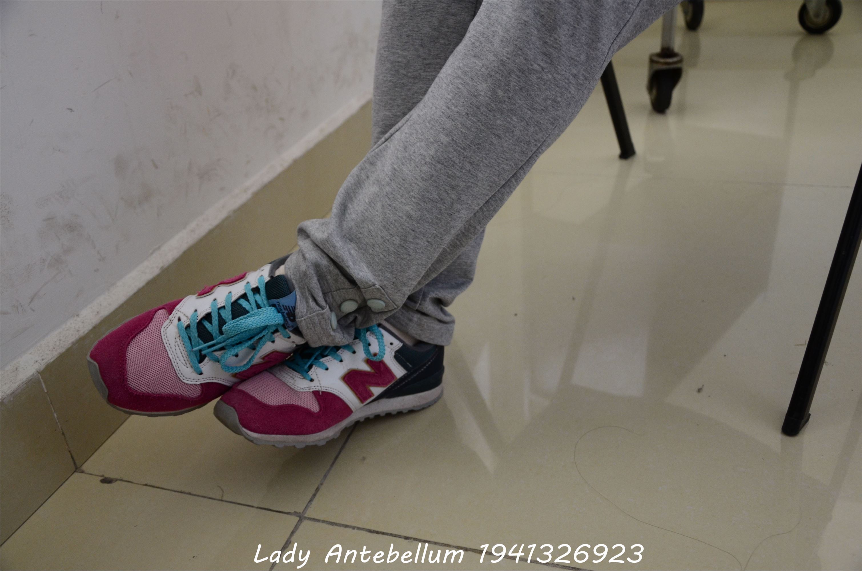 战前女神  恋足美腿棉袜女神级摄影套图 048