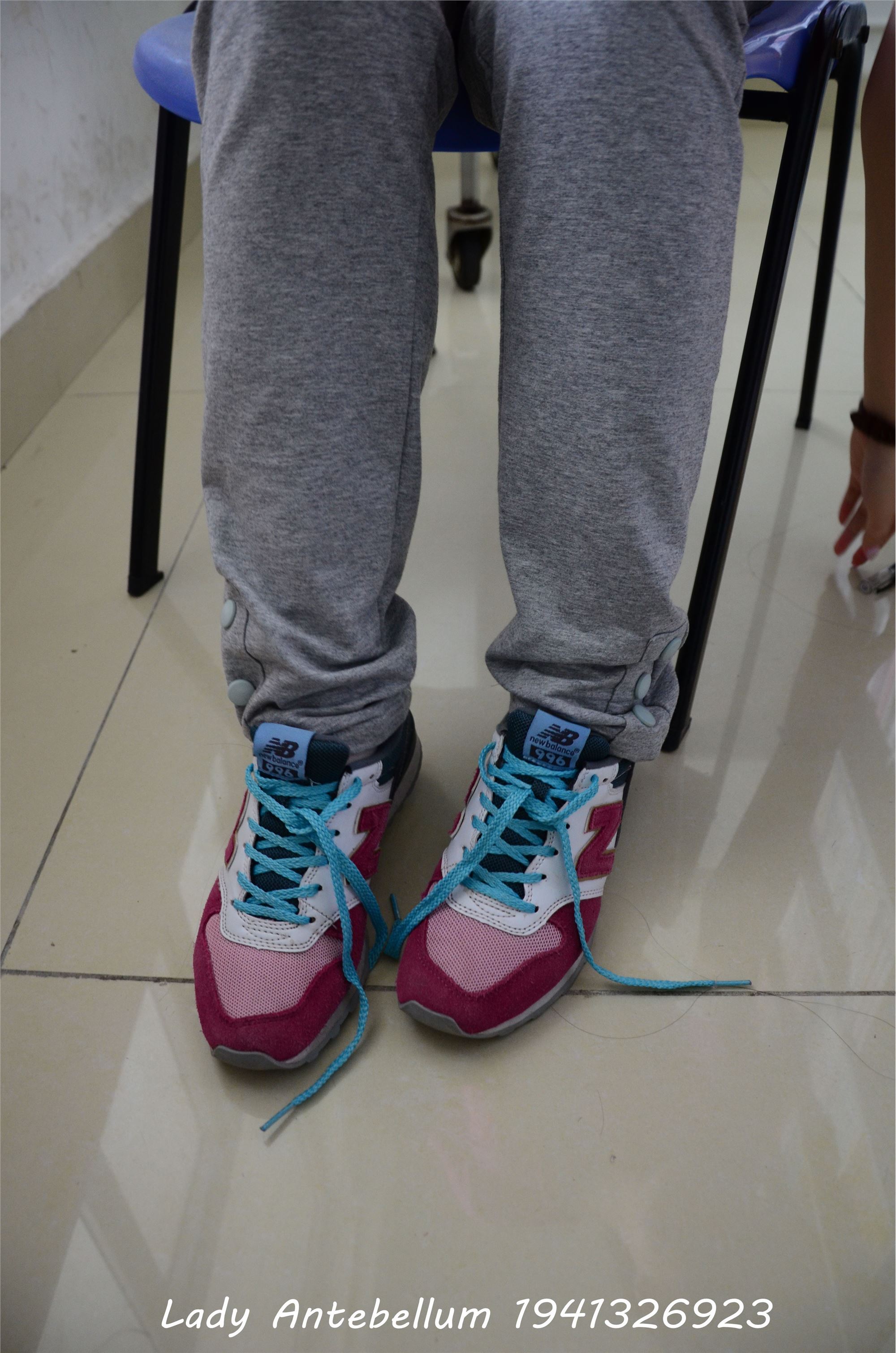 战前女神  恋足美腿棉袜女神级摄影套图 048