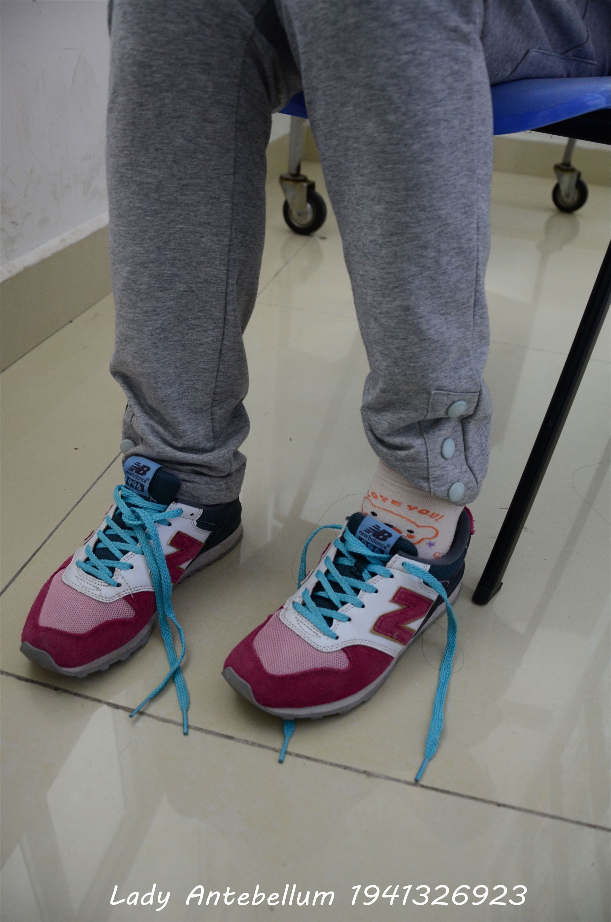 战前女神  恋足美腿棉袜女神级摄影套图 048