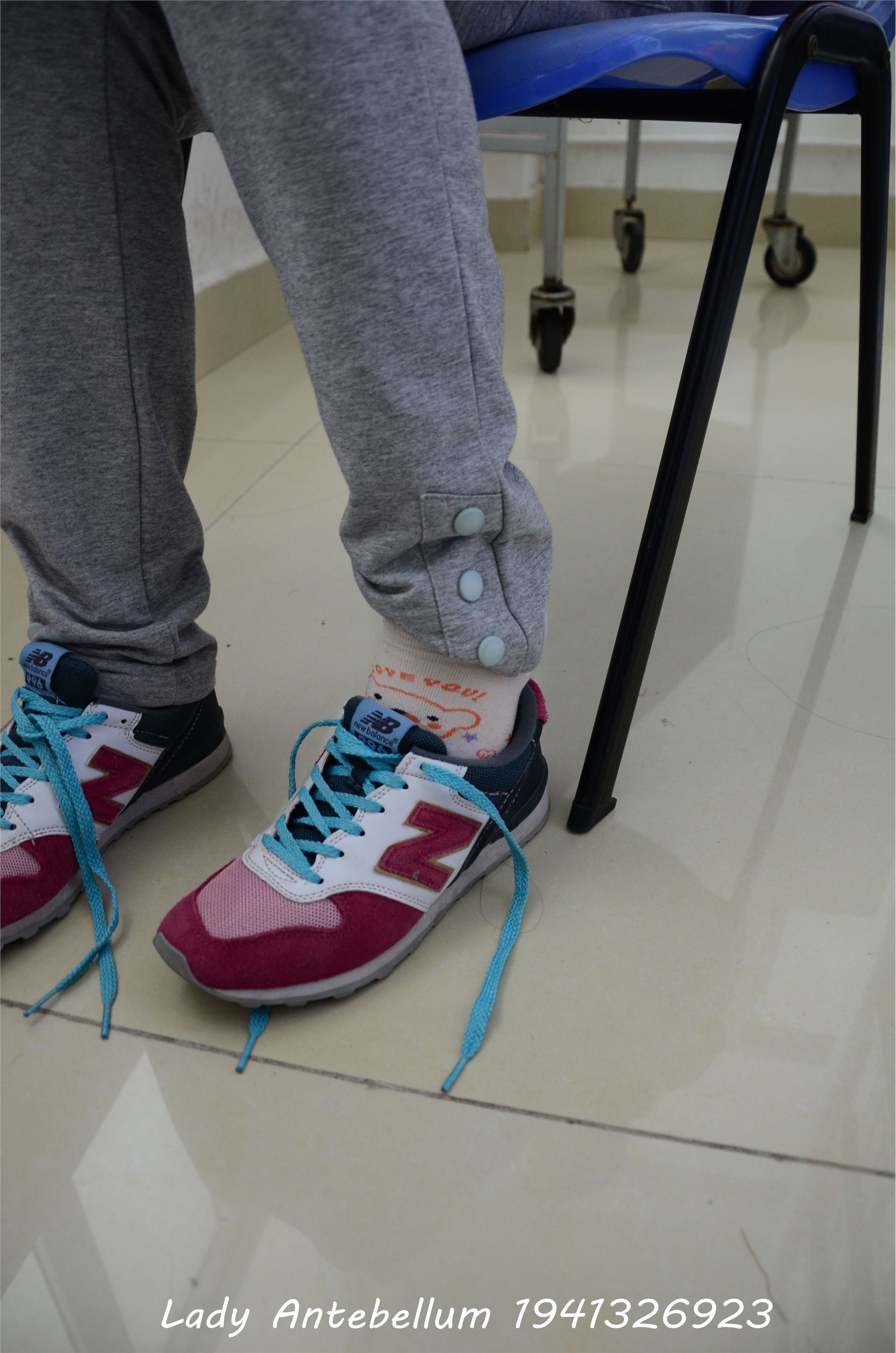 战前女神  恋足美腿棉袜女神级摄影套图 048