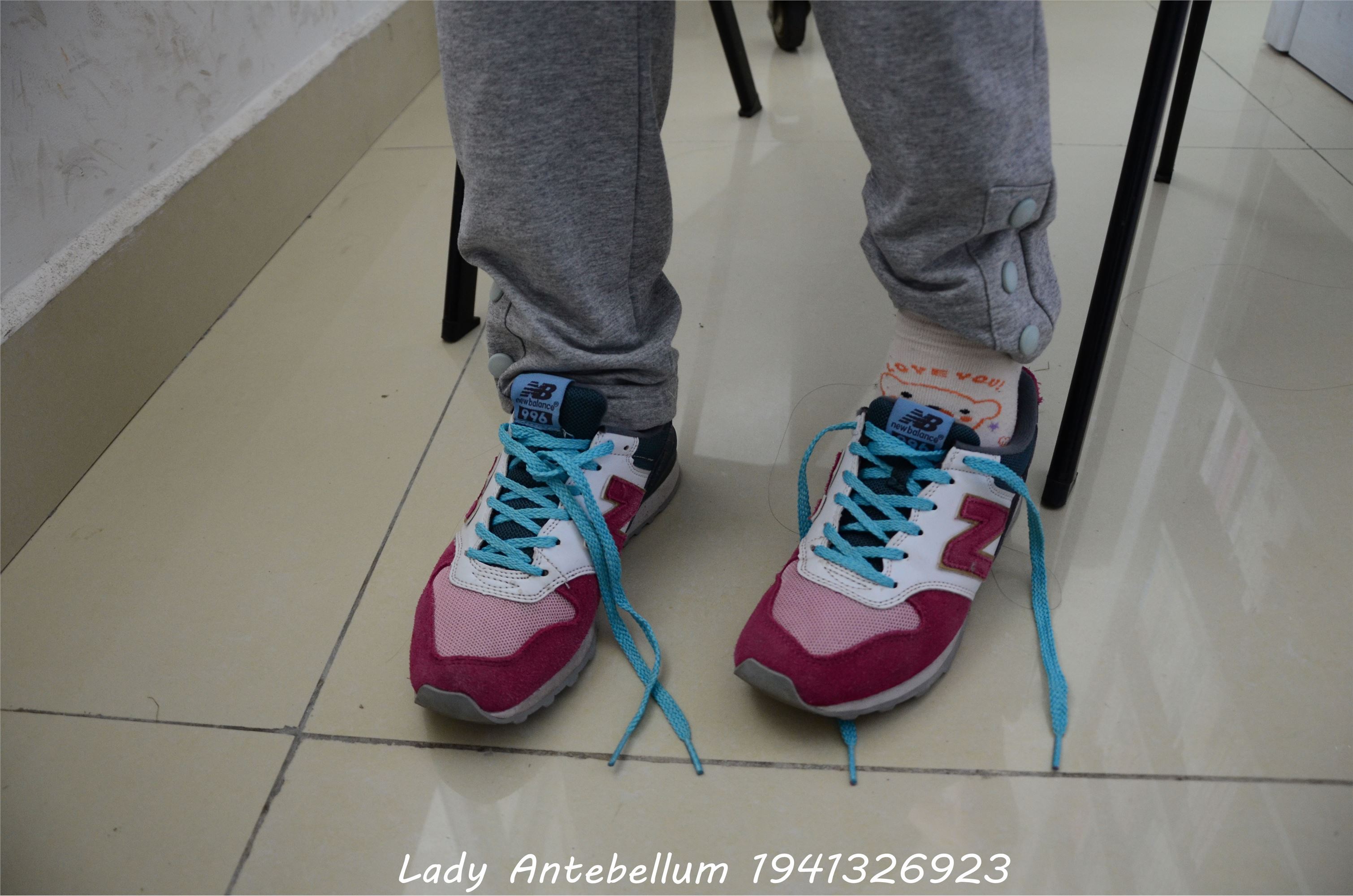 战前女神  恋足美腿棉袜女神级摄影套图 048