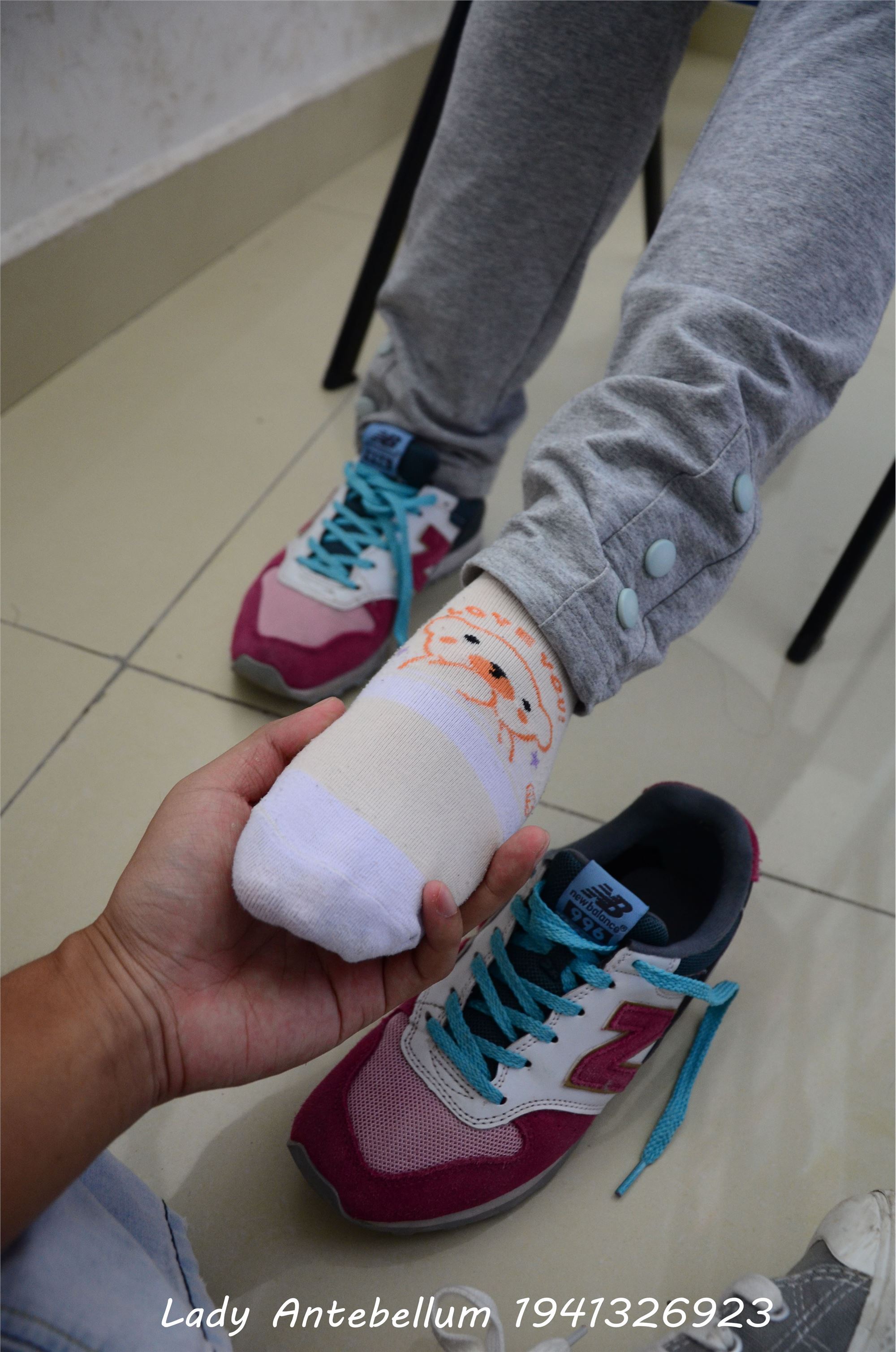 战前女神  恋足美腿棉袜女神级摄影套图 048