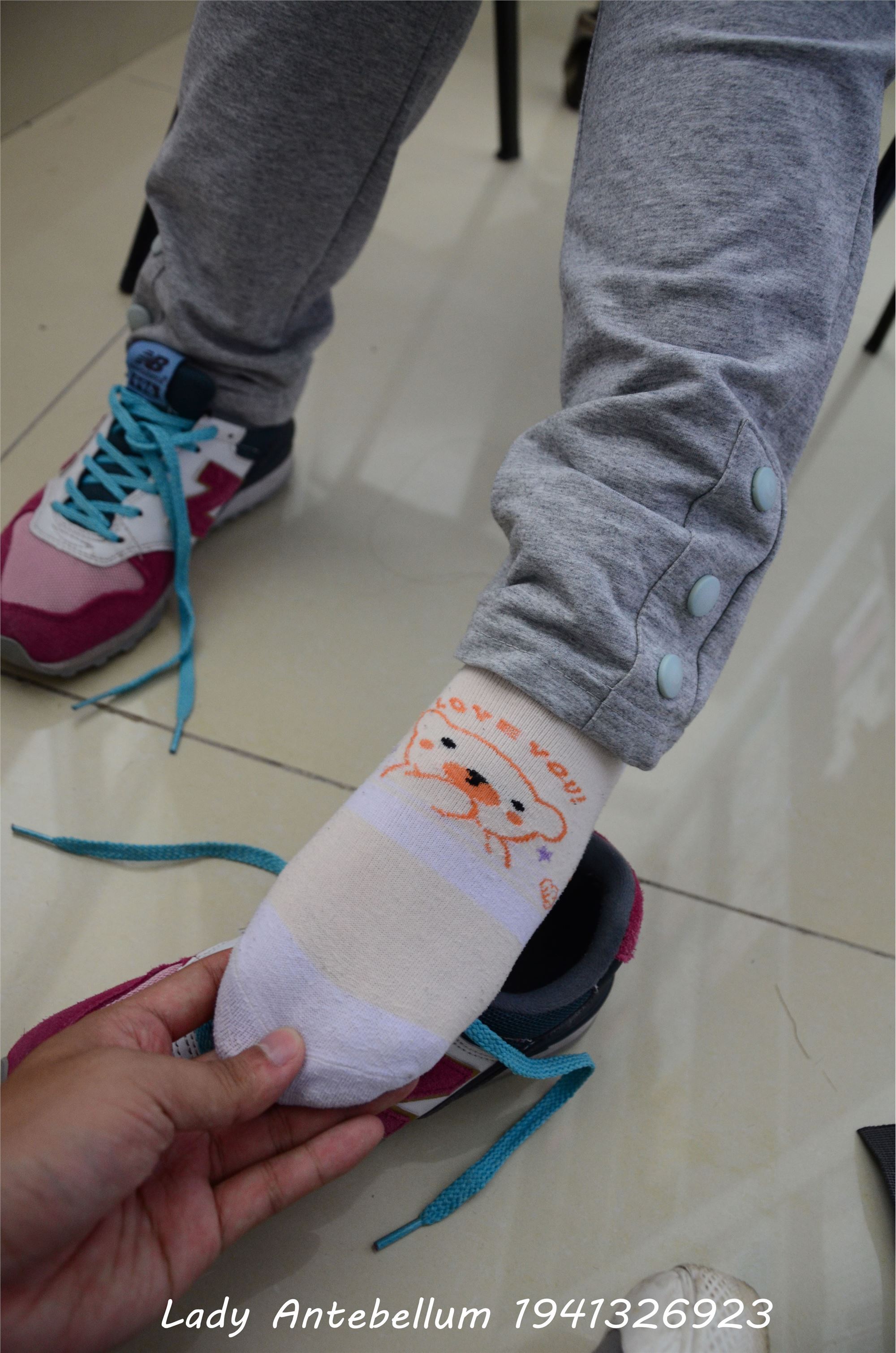 战前女神  恋足美腿棉袜女神级摄影套图 048