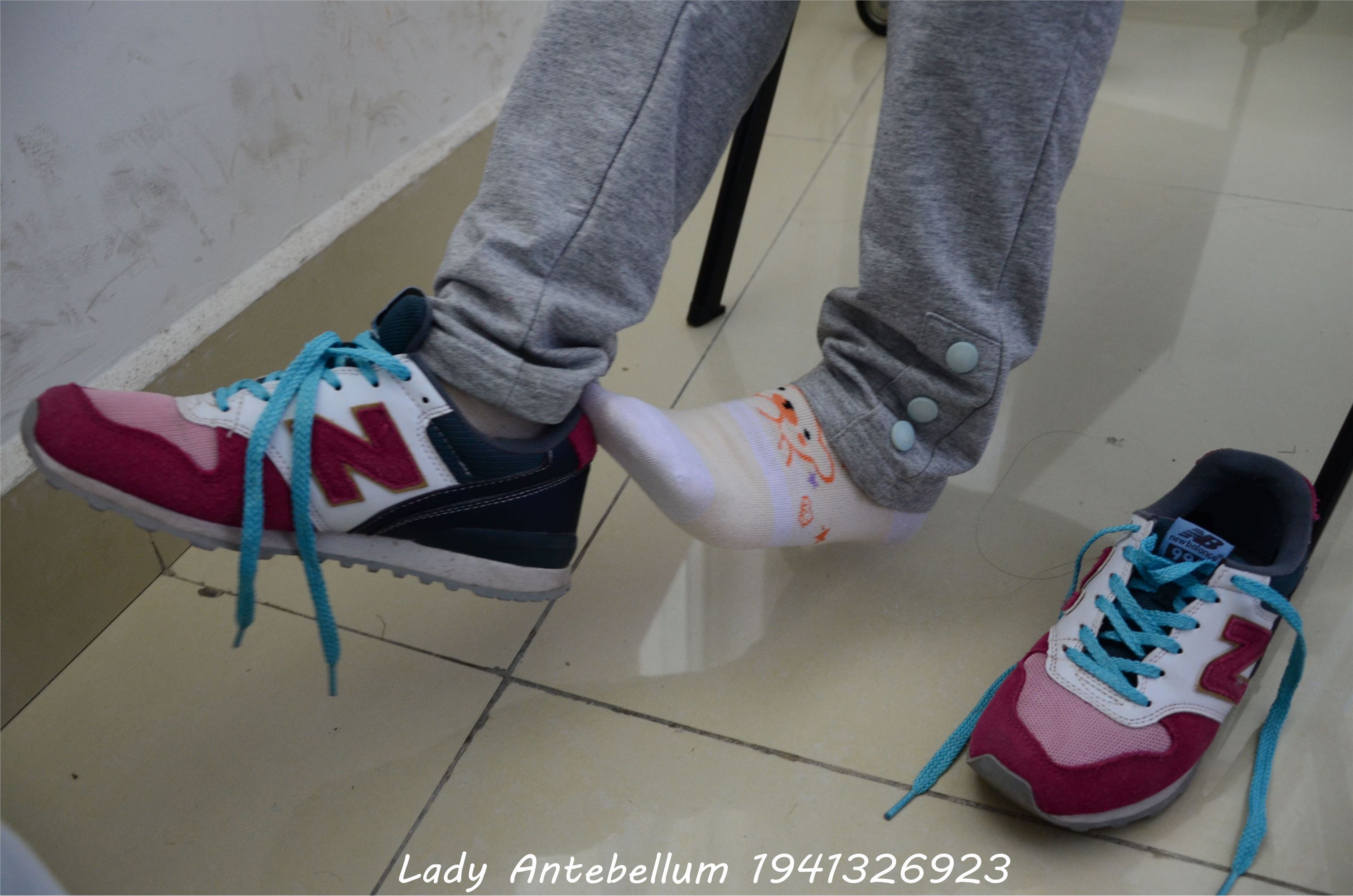 战前女神  恋足美腿棉袜女神级摄影套图 048