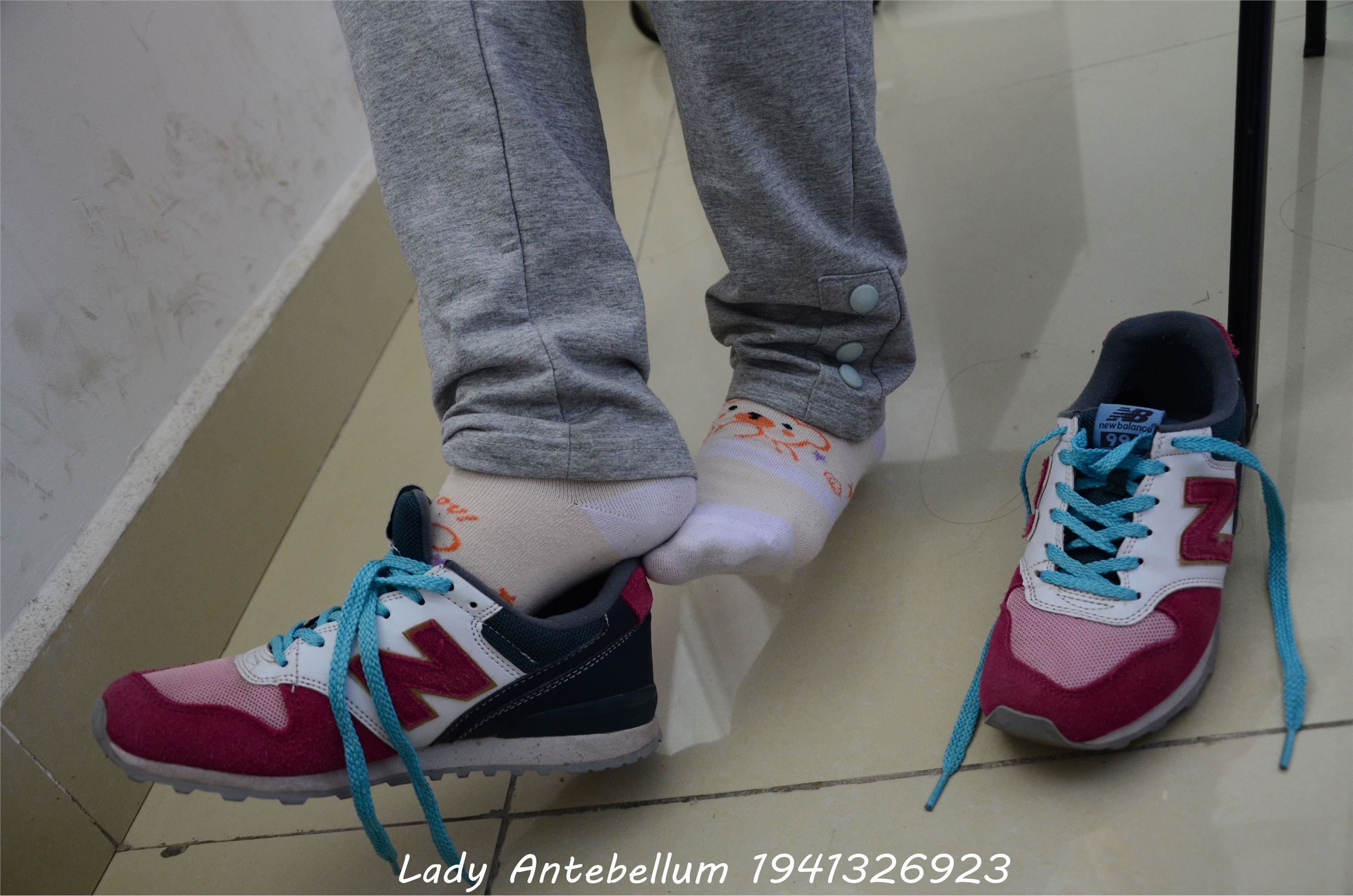 战前女神  恋足美腿棉袜女神级摄影套图 048