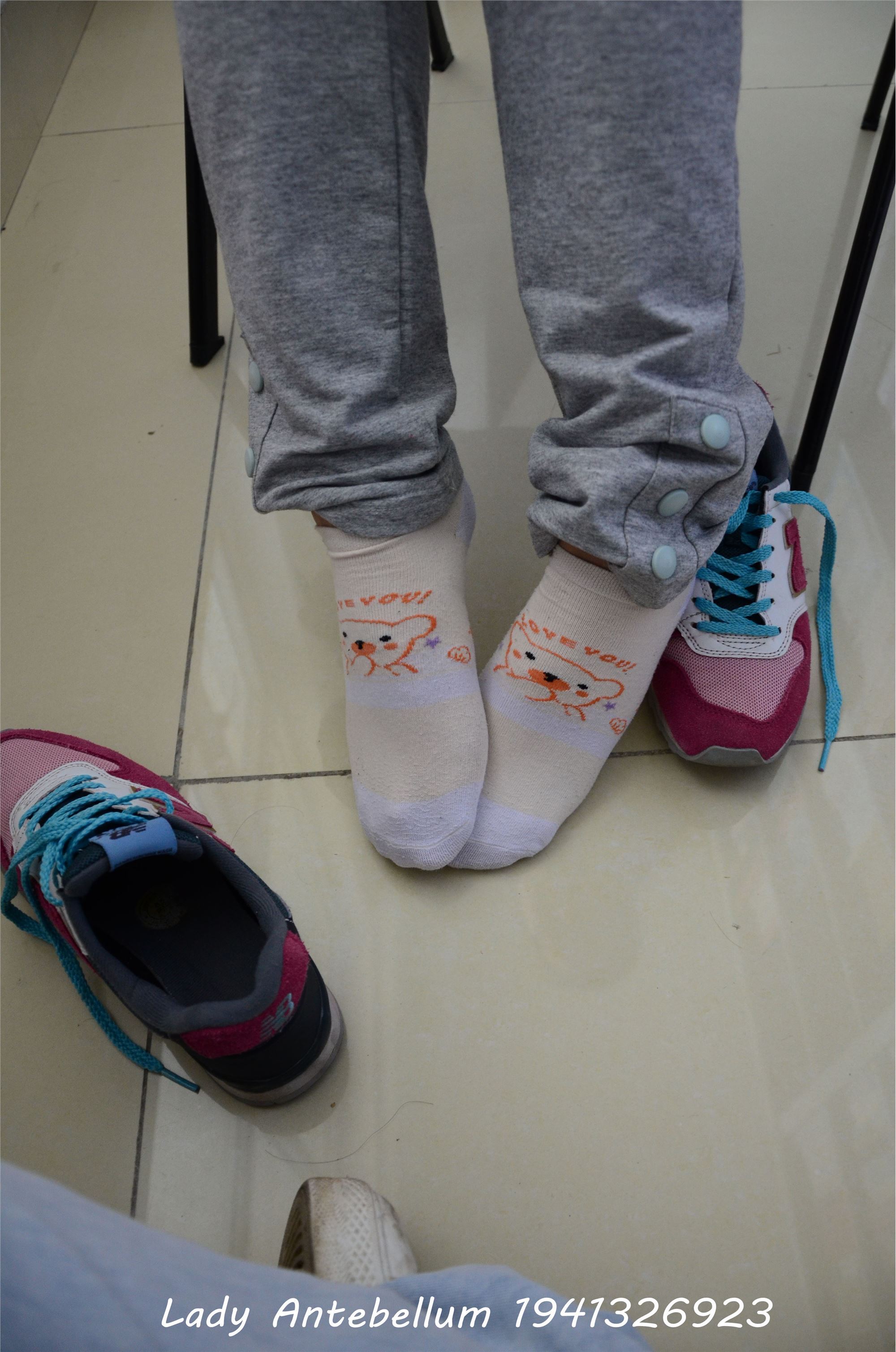 战前女神  恋足美腿棉袜女神级摄影套图 048