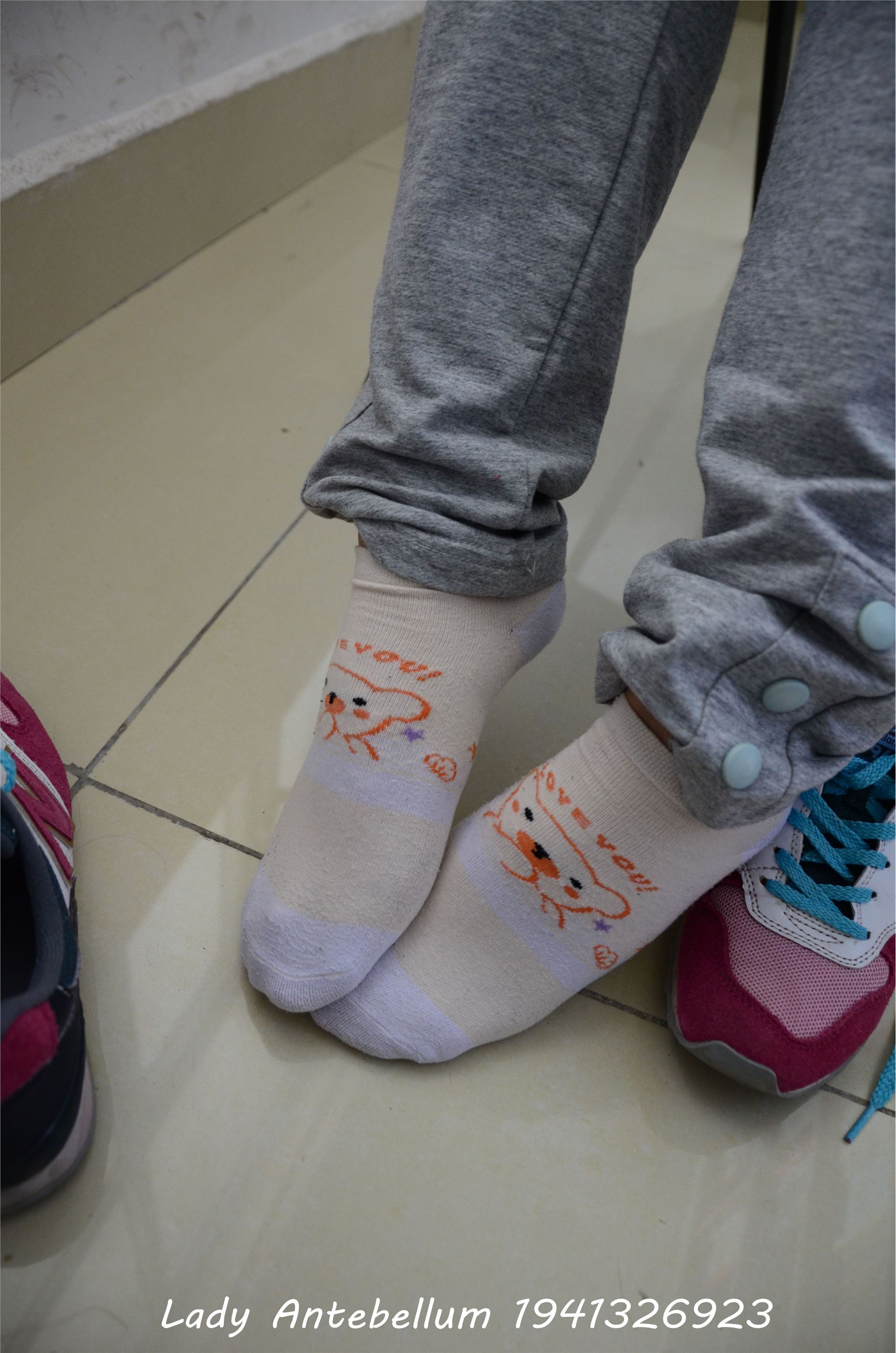 战前女神  恋足美腿棉袜女神级摄影套图 048