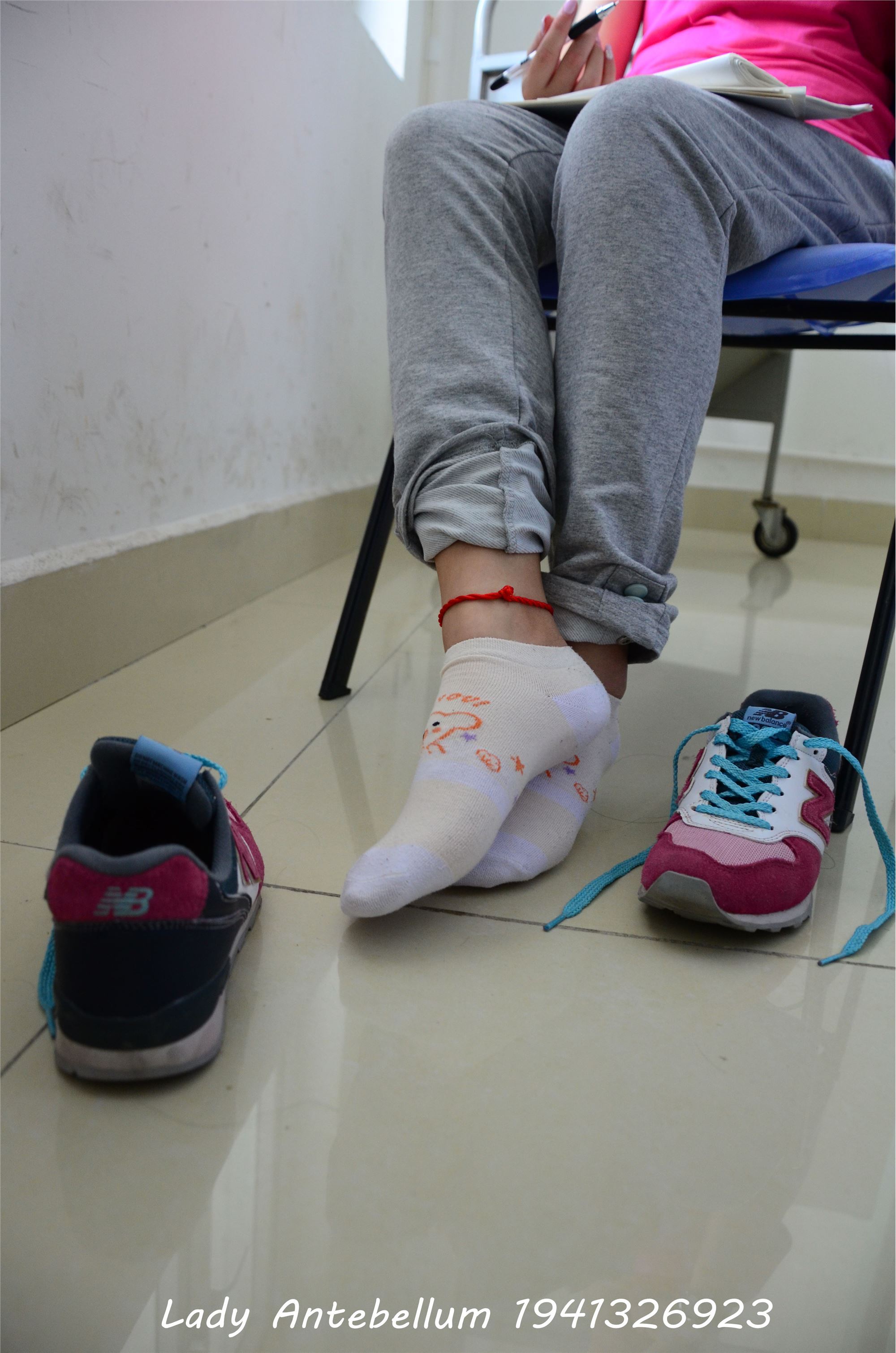 战前女神  恋足美腿棉袜女神级摄影套图 048