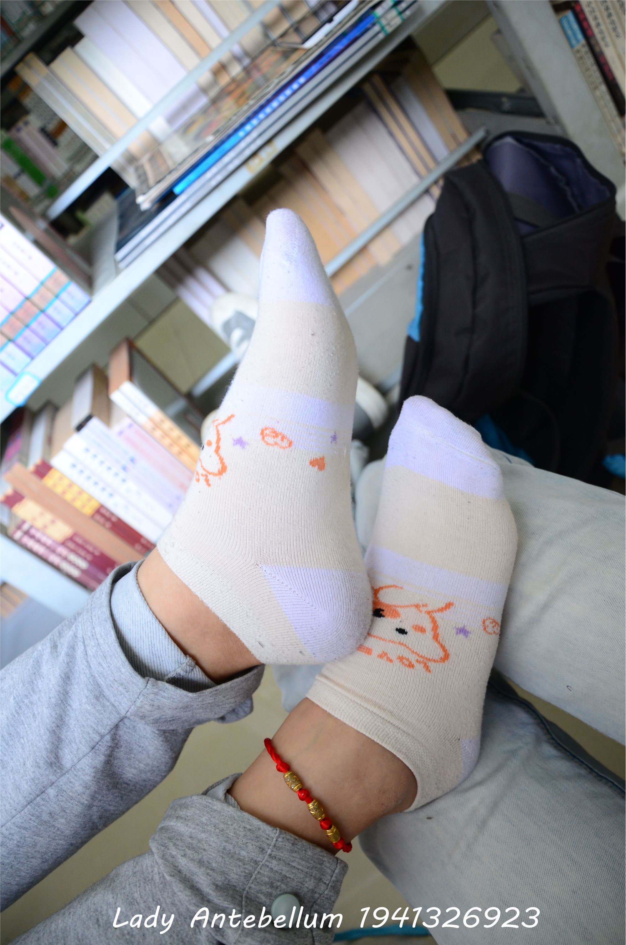 战前女神  恋足美腿棉袜女神级摄影套图 048