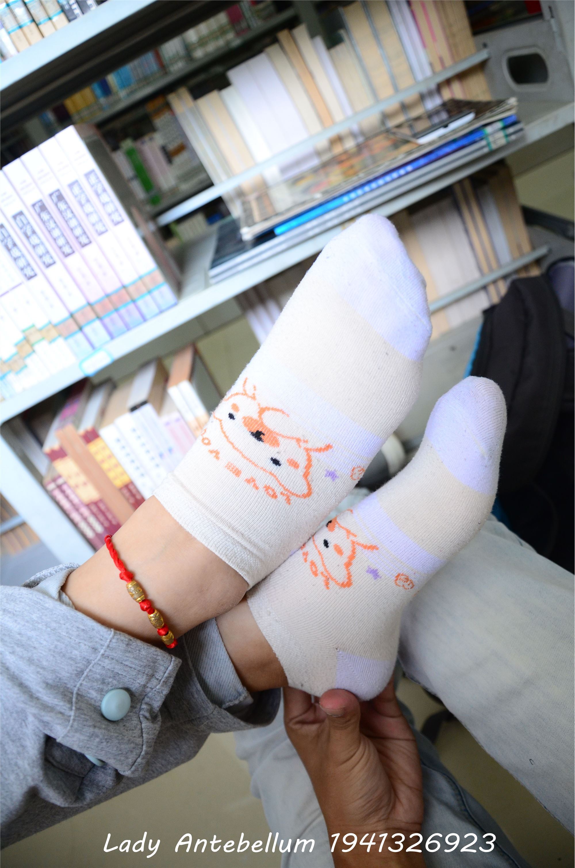 战前女神  恋足美腿棉袜女神级摄影套图 048