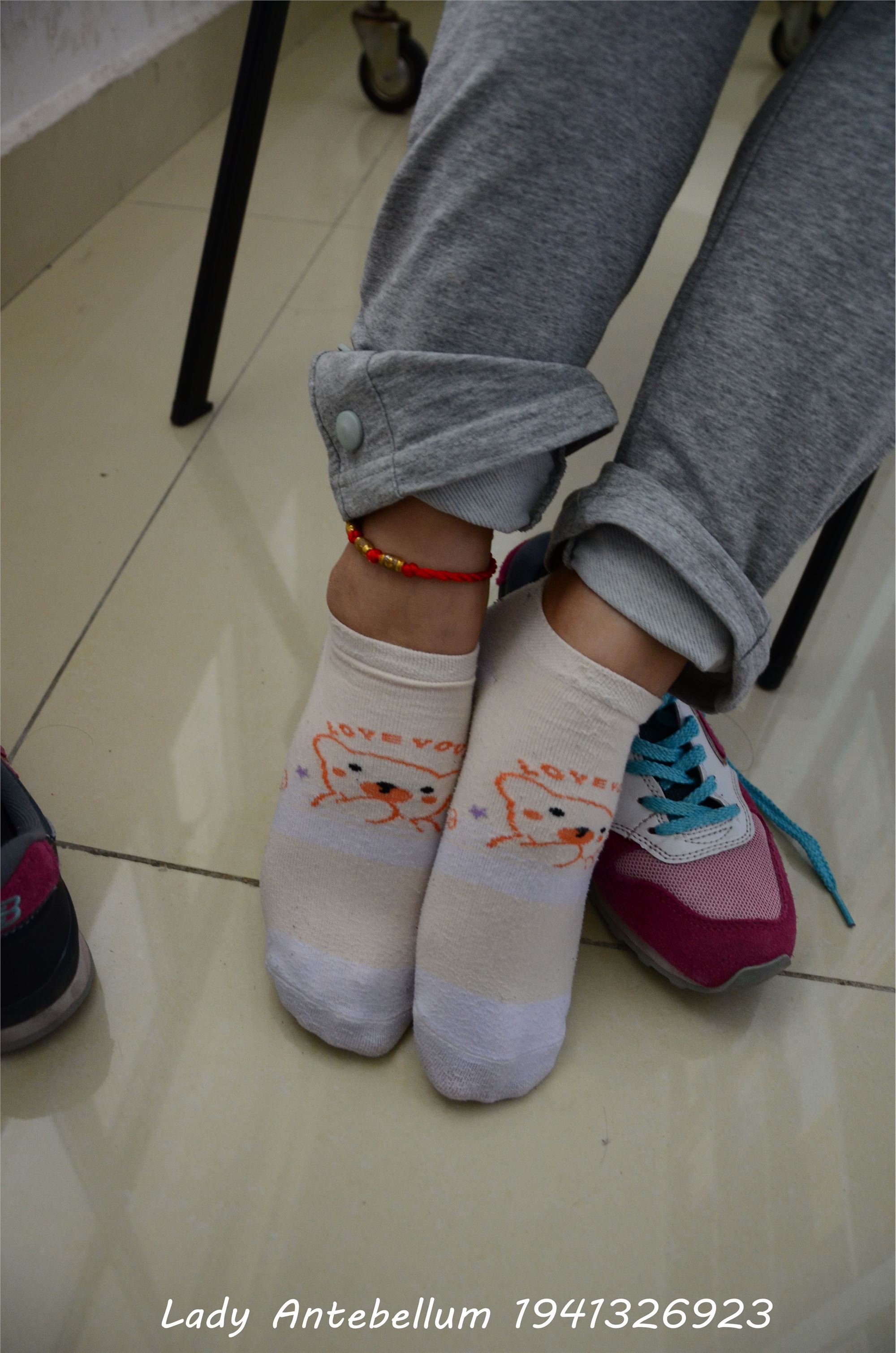 战前女神  恋足美腿棉袜女神级摄影套图 048