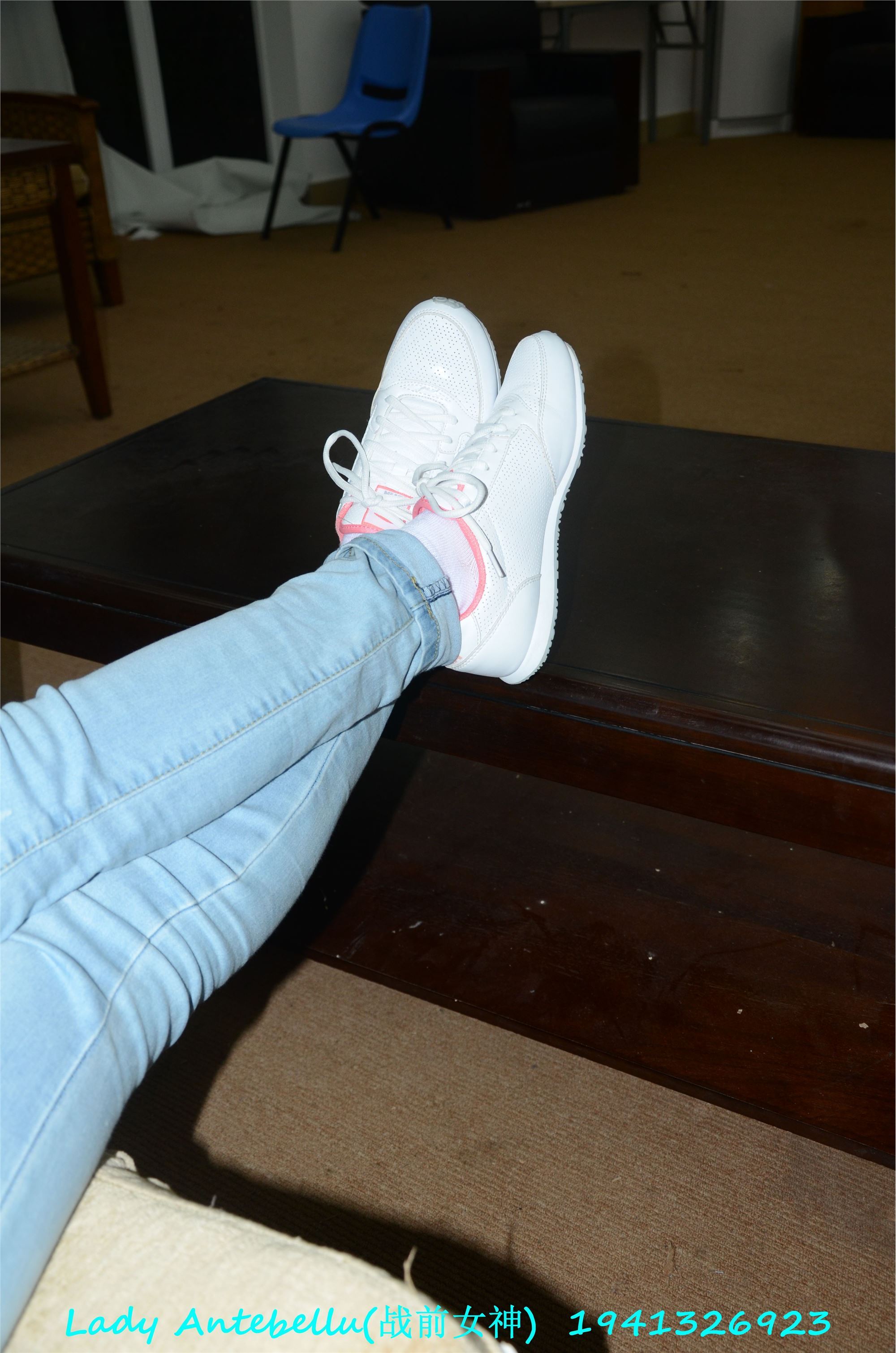 战前女神  恋足美腿棉袜女神级摄影套图 049