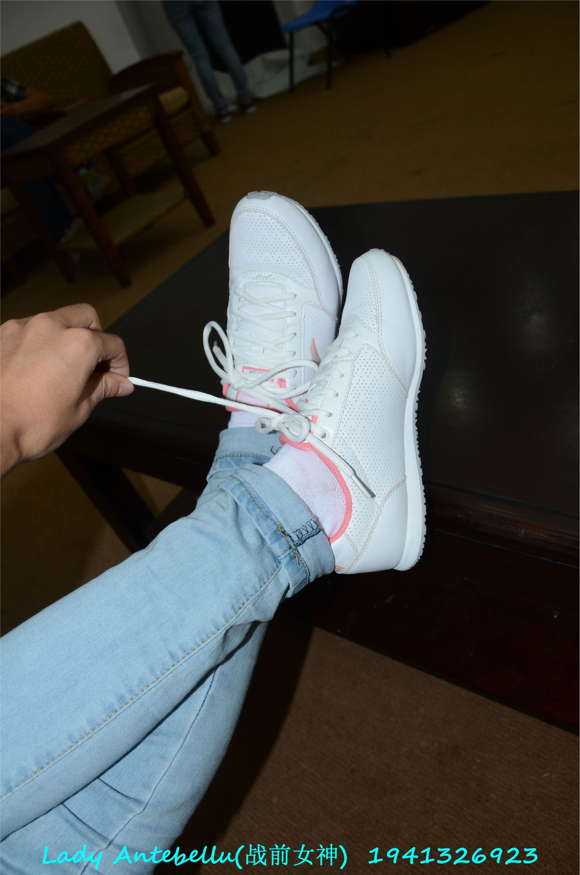 战前女神  恋足美腿棉袜女神级摄影套图 049