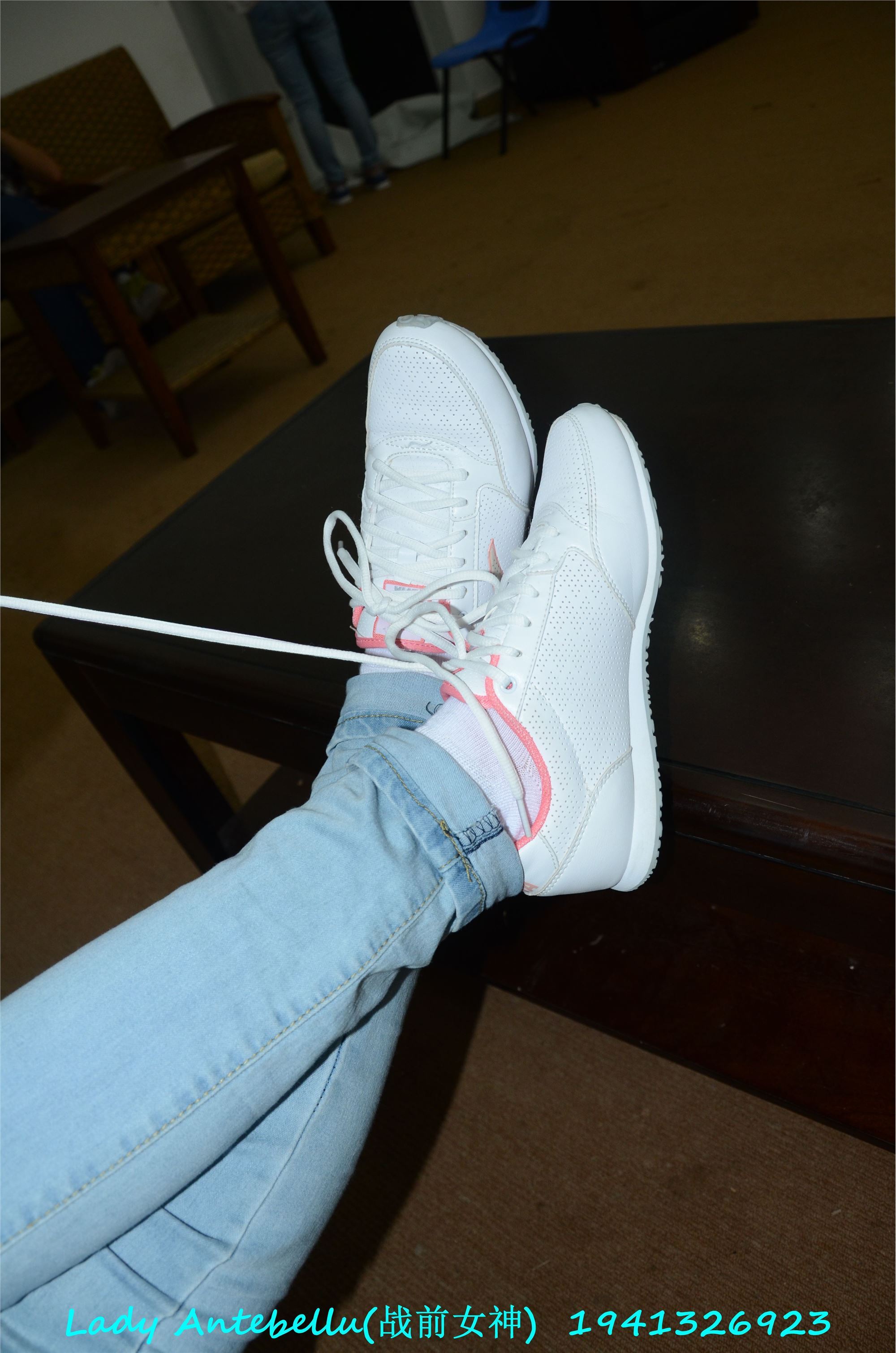 战前女神  恋足美腿棉袜女神级摄影套图 049