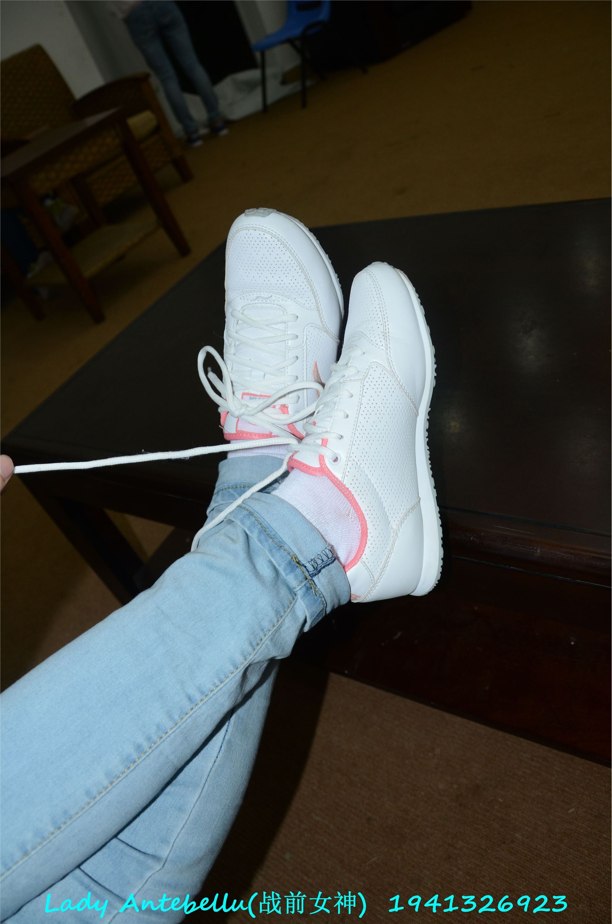 战前女神  恋足美腿棉袜女神级摄影套图 049